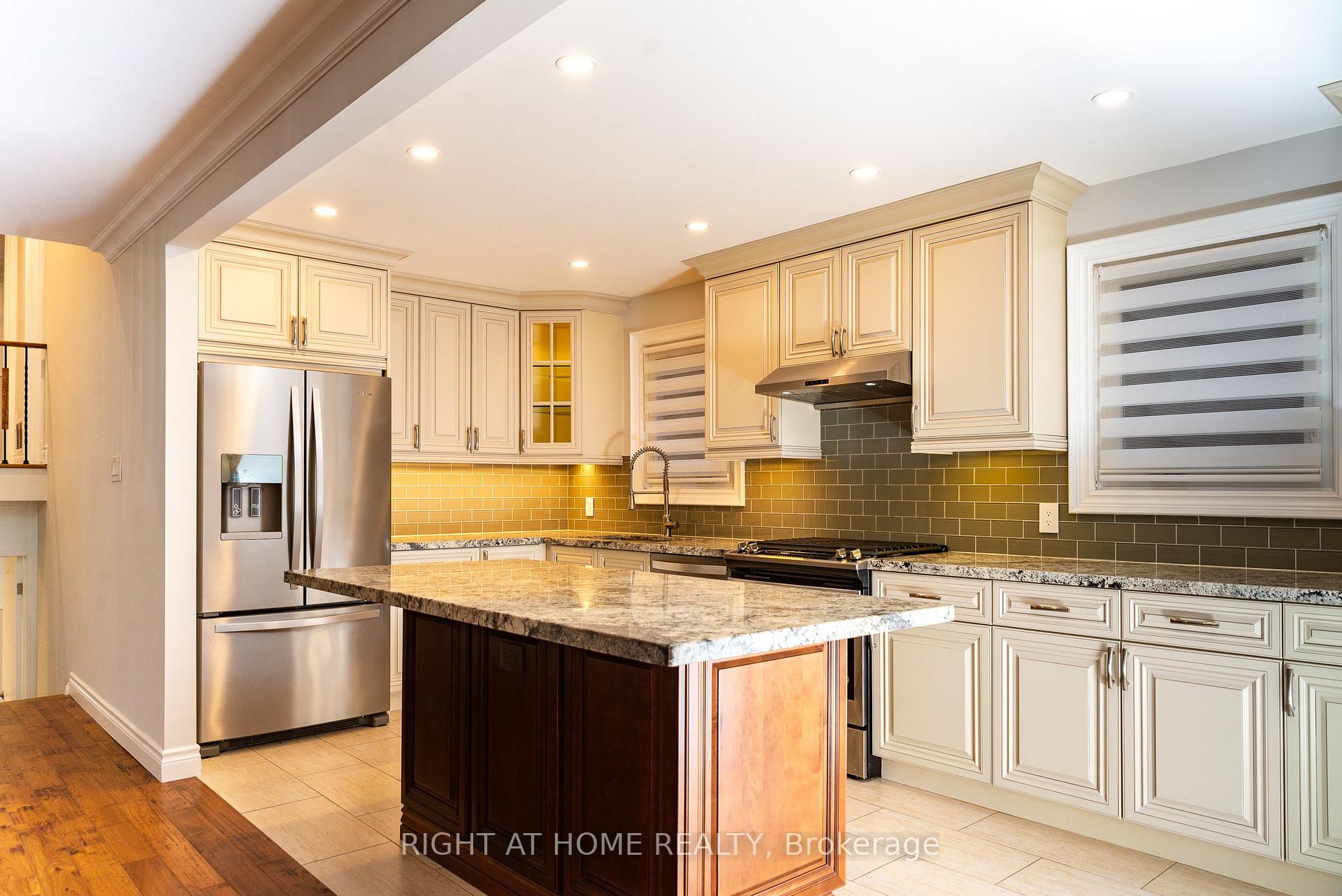 Photo 16 of 71 Agincourt Road, Vaughan, West Woodbridge — HOMEH