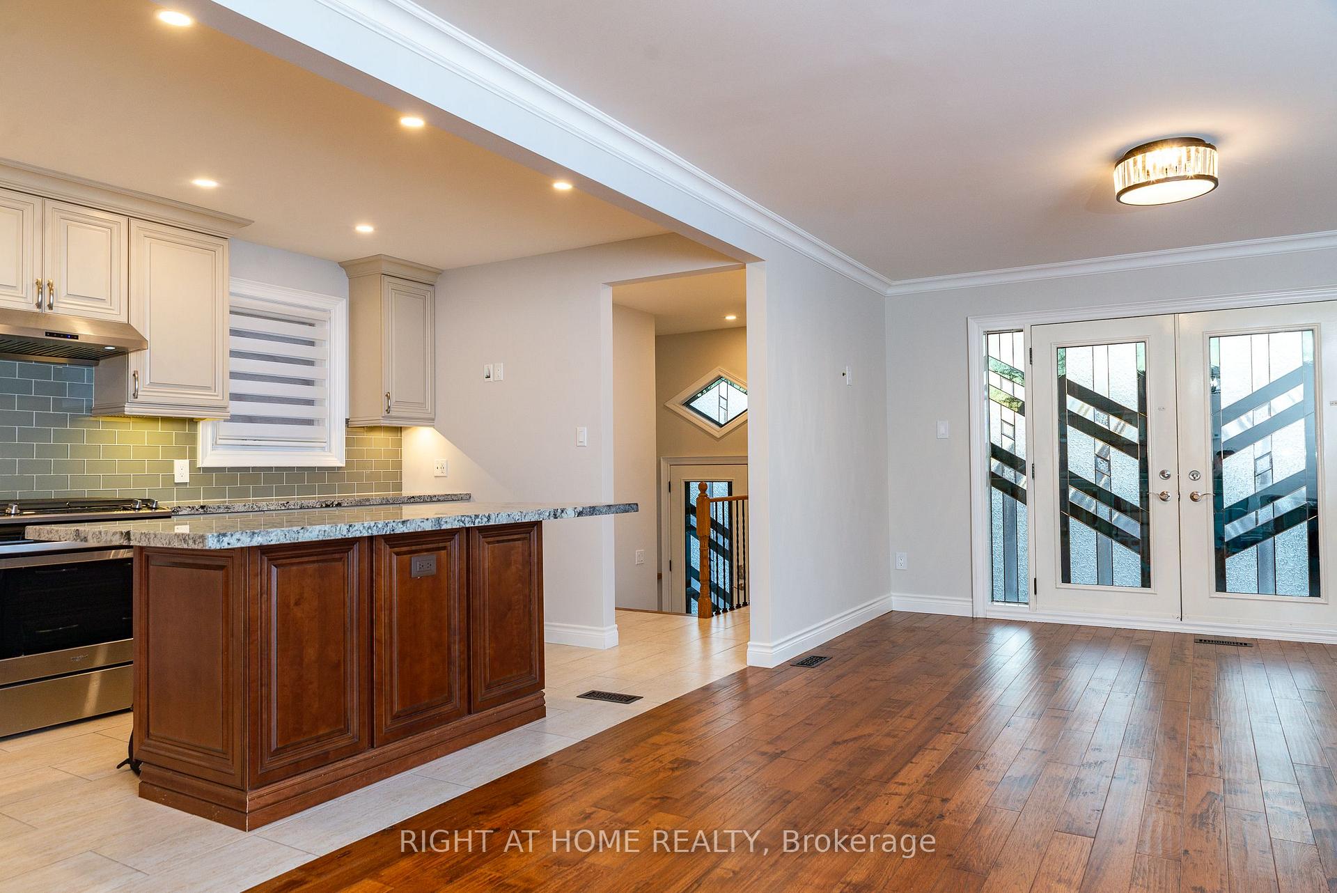 Photo 12 of 71 Agincourt Road, Vaughan, West Woodbridge — HOMEH