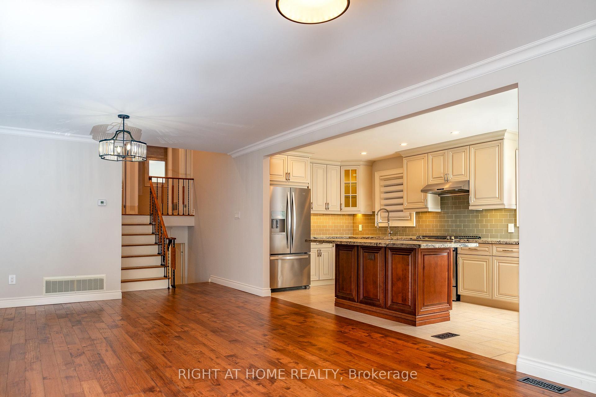 Photo 2 of 71 Agincourt Road, Vaughan, West Woodbridge — HOMEH