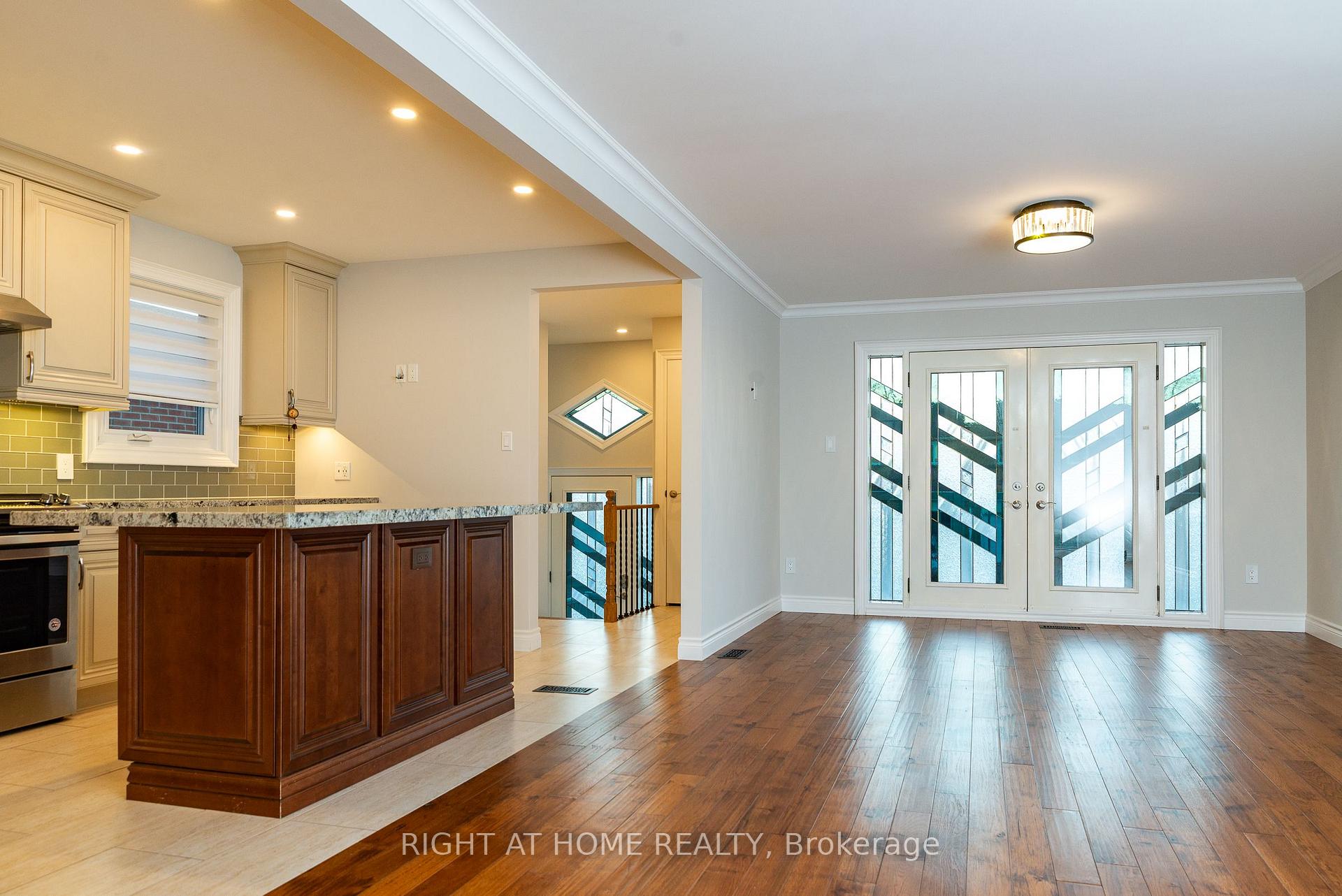 Photo 11 of 71 Agincourt Road, Vaughan, West Woodbridge — HOMEH