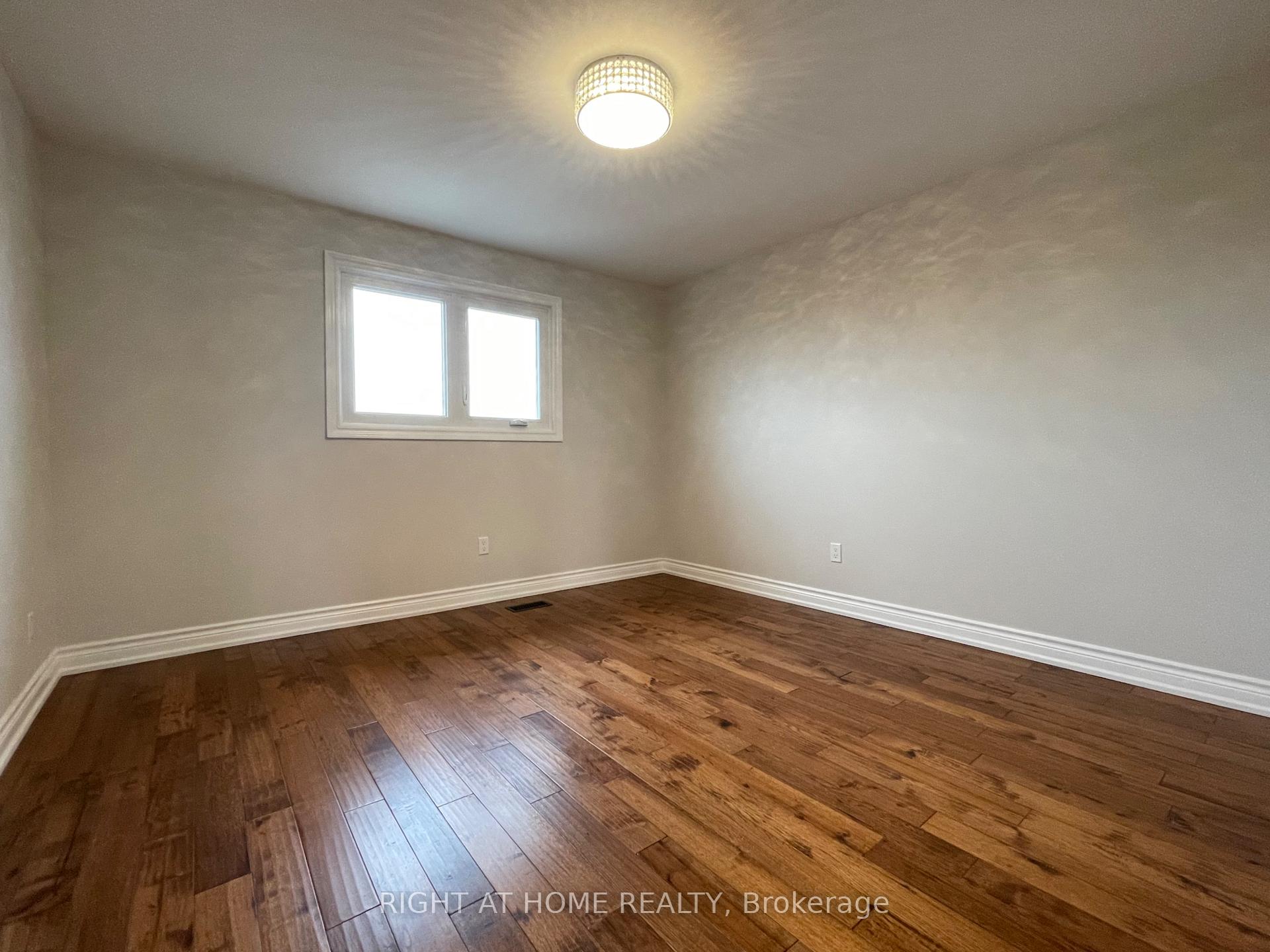 Photo 5 of 71 Agincourt Road, Vaughan, West Woodbridge — HOMEH