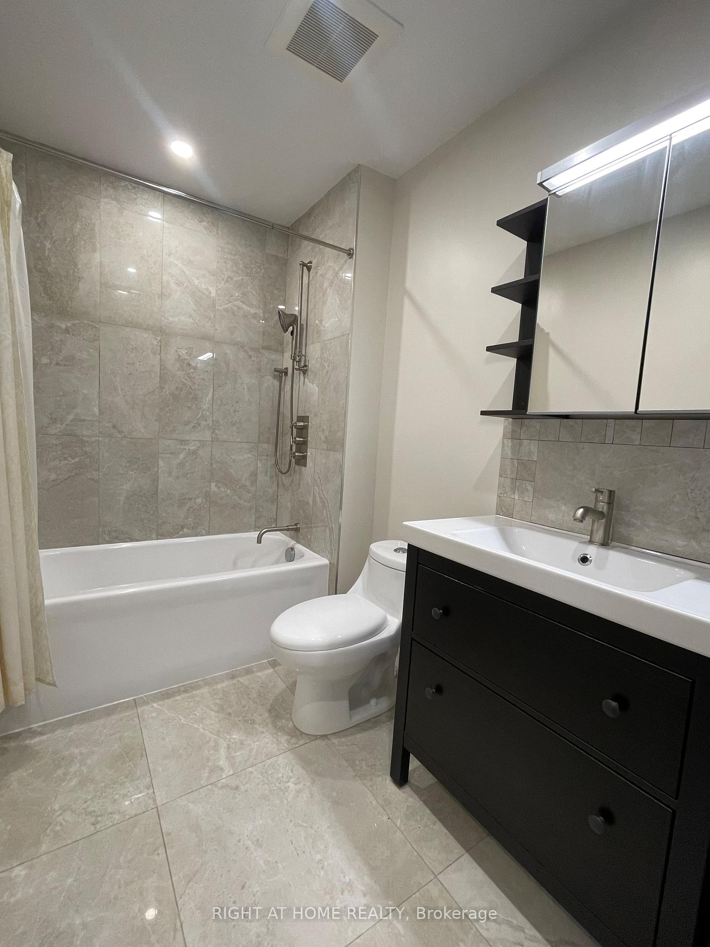 Photo 6 of 71 Agincourt Road, Vaughan, West Woodbridge — HOMEH