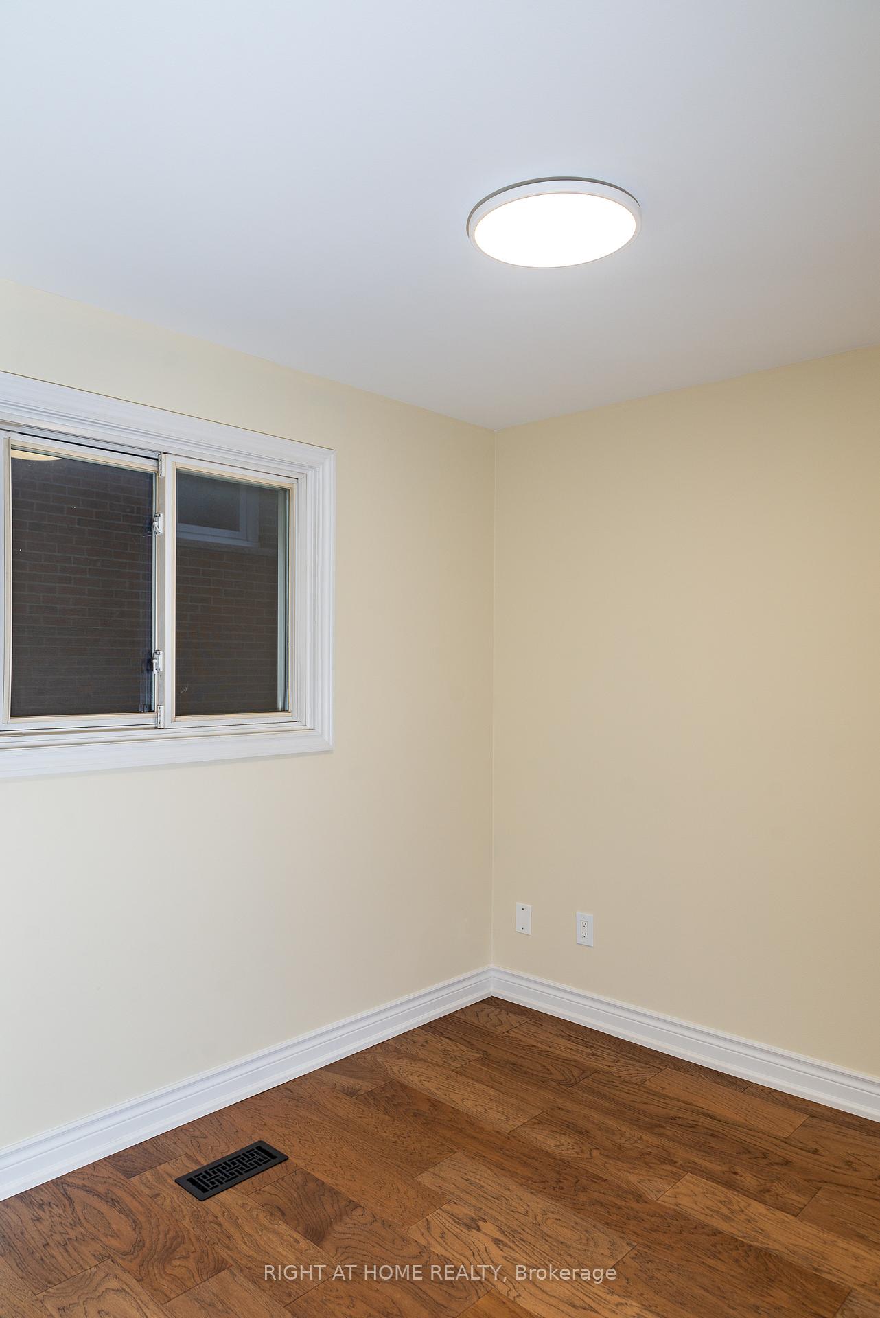 Photo 36 of 71 Agincourt Road, Vaughan, West Woodbridge — HOMEH