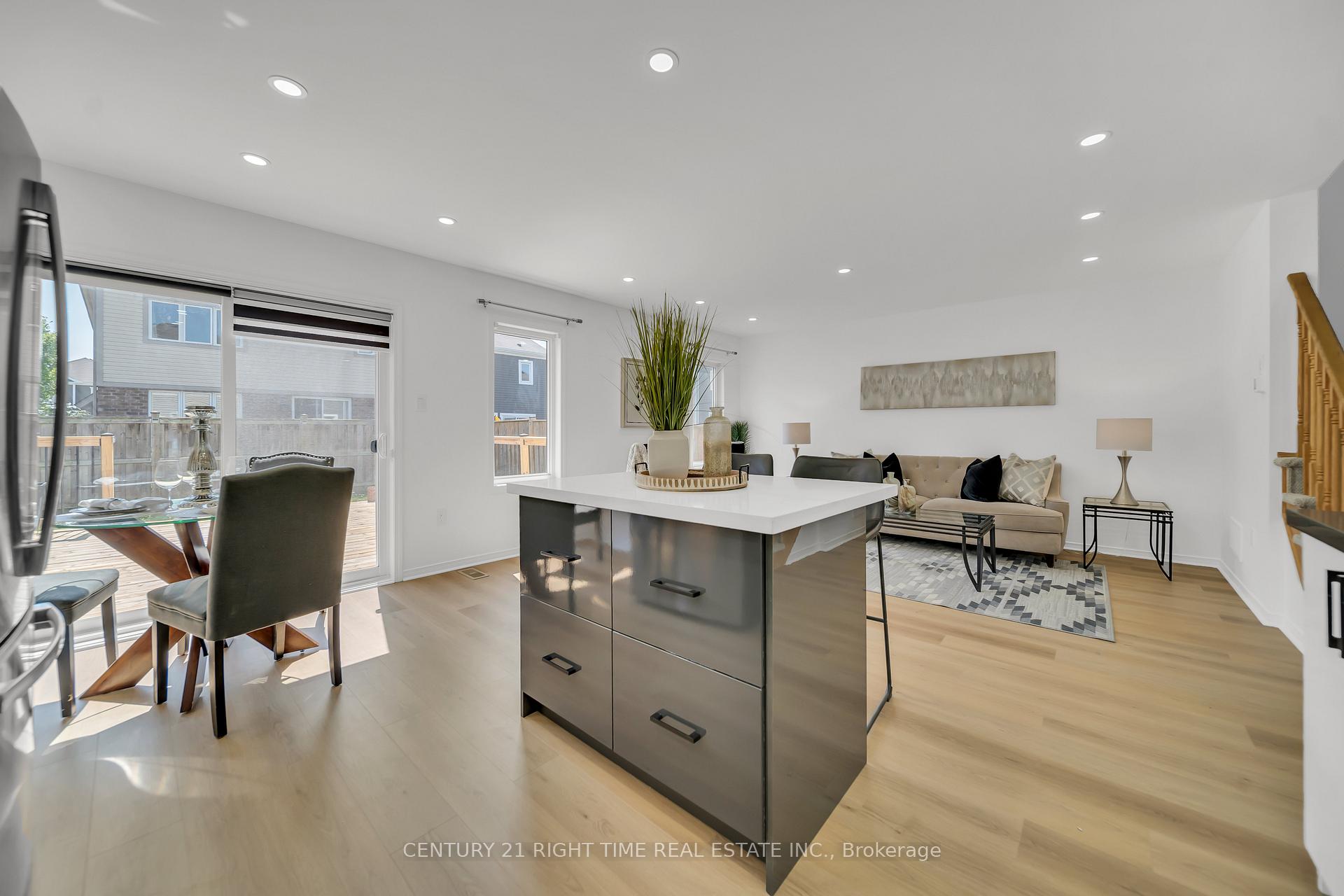 Photo 8 of 265 Pineglen Crescent, Kitchener — HOMEH