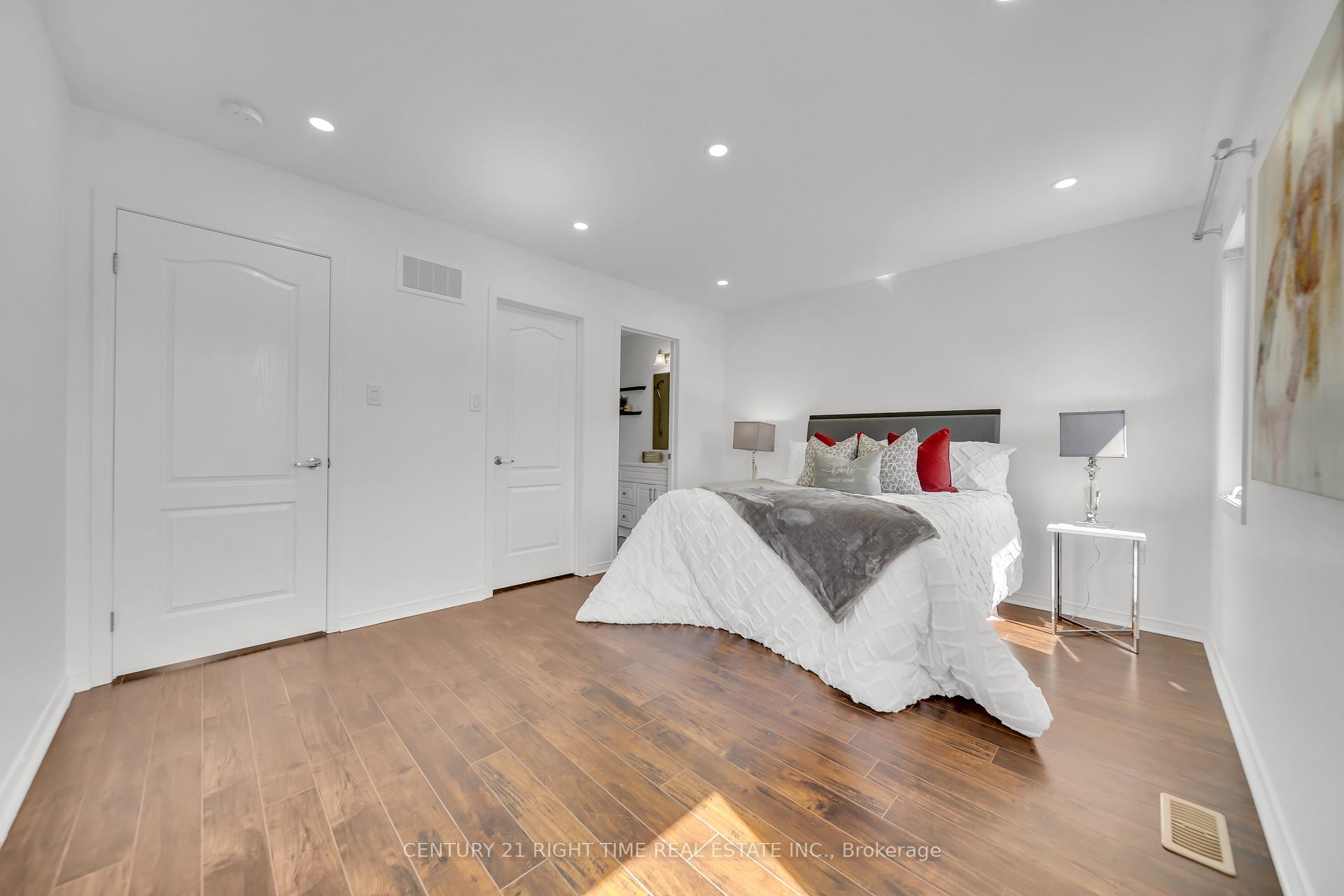 Photo 5 of 265 Pineglen Crescent, Kitchener — HOMEH