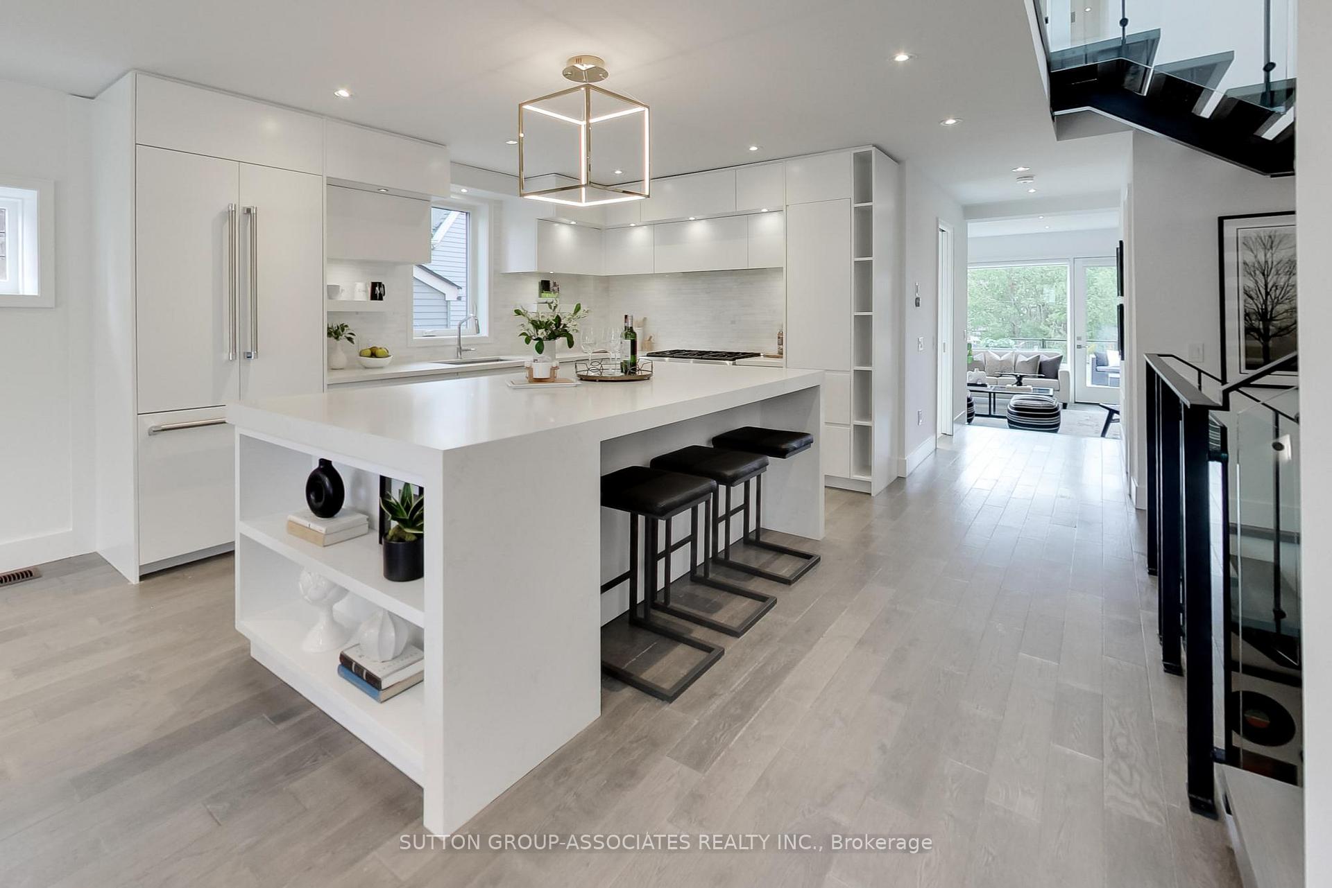 Photo 4 of 302 Winona Drive, Toronto, Oakwood Village — HOMEH