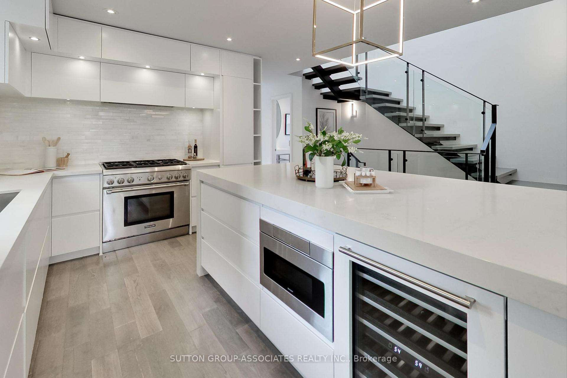 Photo 12 of 302 Winona Drive, Toronto, Oakwood Village — HOMEH