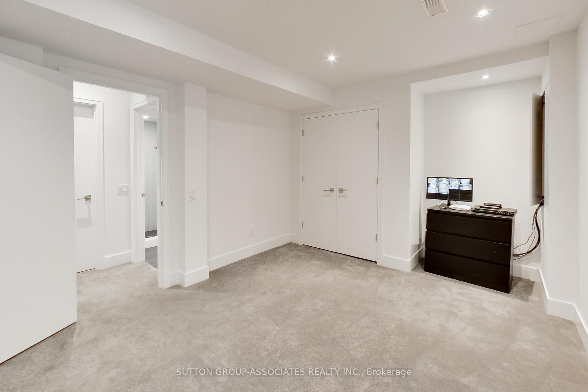 Photo 24 of 302 Winona Drive, Toronto, Oakwood Village — HOMEH