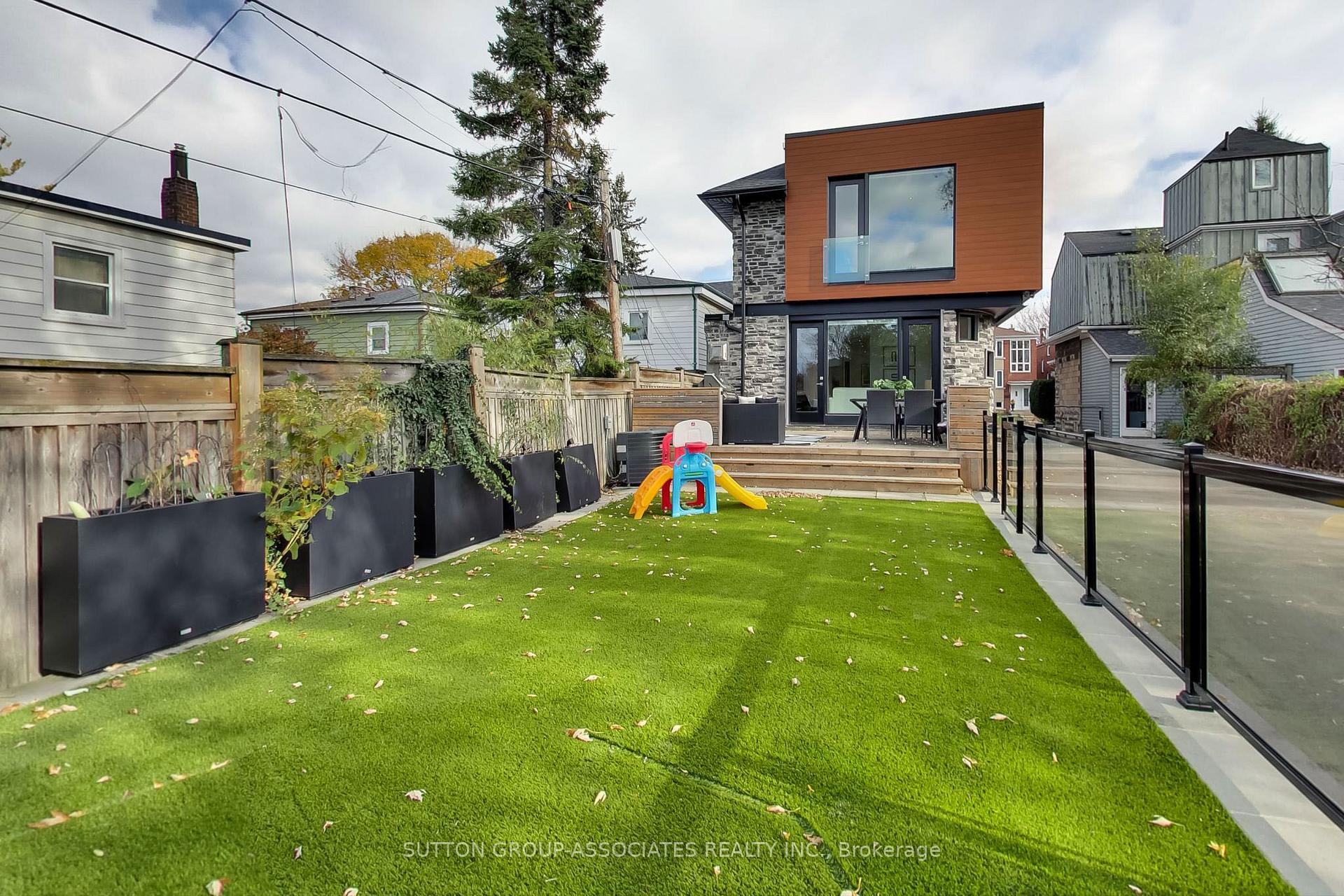 Photo 29 of 302 Winona Drive, Toronto, Oakwood Village — HOMEH