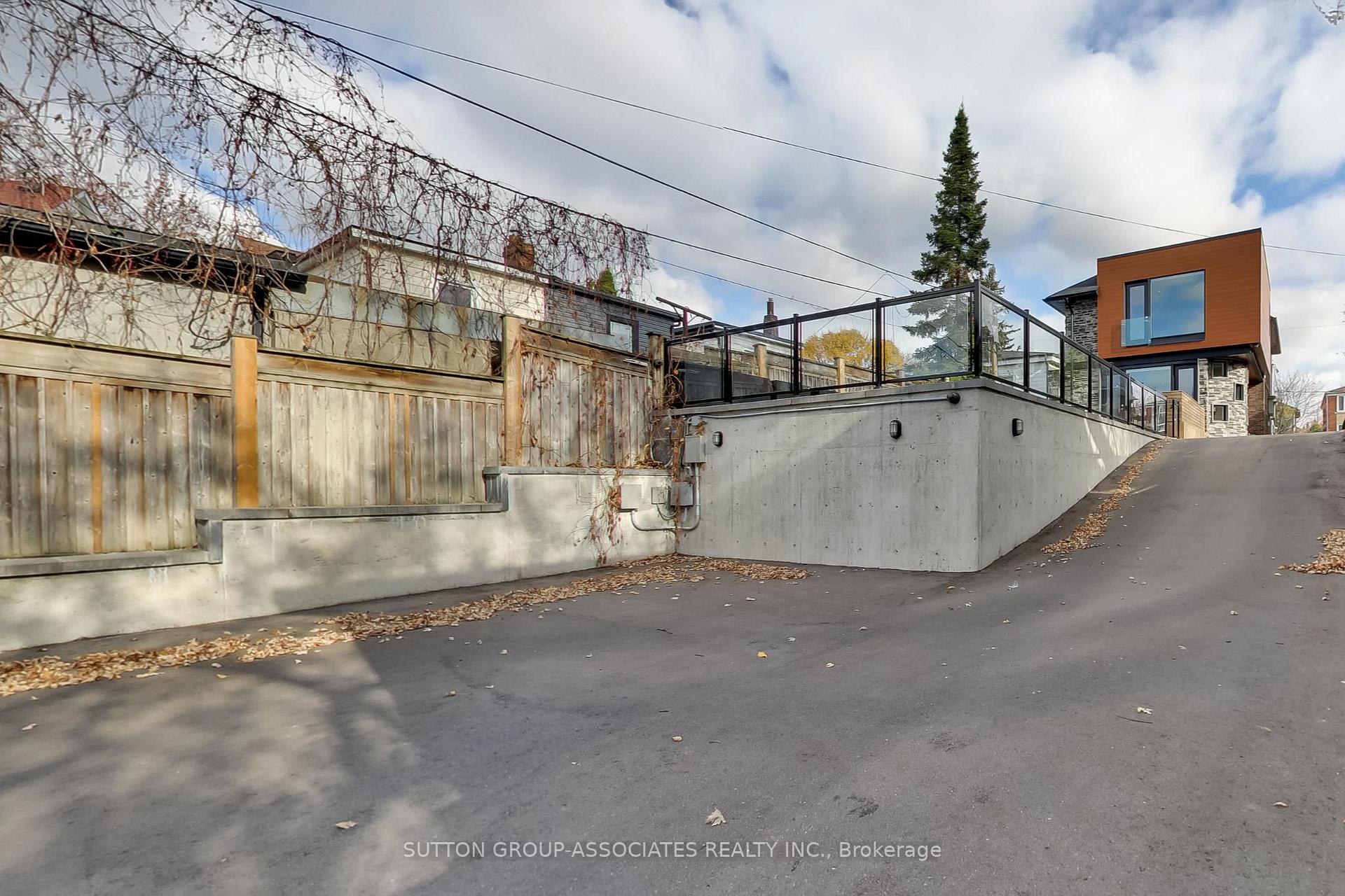 Photo 32 of 302 Winona Drive, Toronto, Oakwood Village — HOMEH