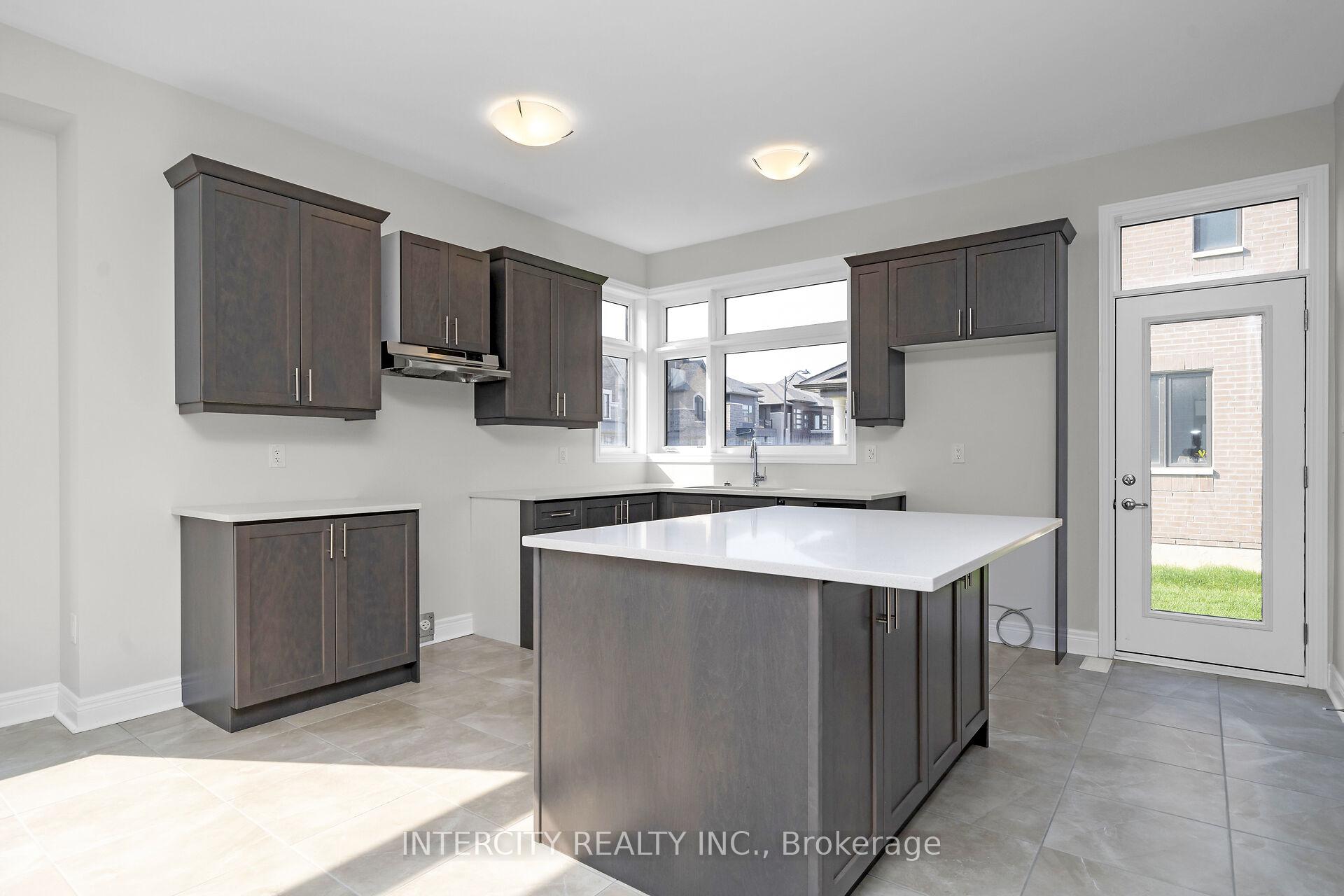 Photo 17 of 29 Kessler Drive, Brampton, Sandringham-Wellington North — HOMEH