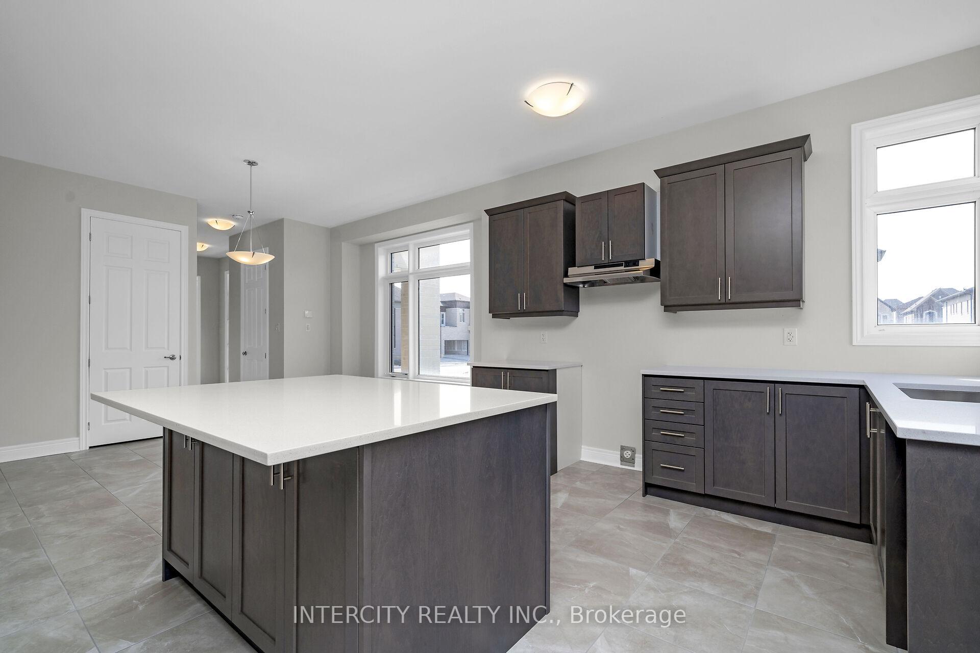 Photo 2 of 29 Kessler Drive, Brampton, Sandringham-Wellington North — HOMEH