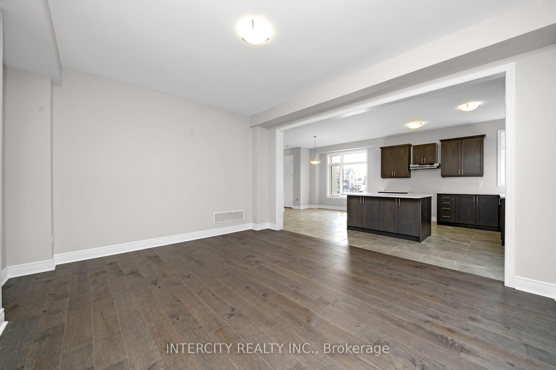 Photo 8 of 29 Kessler Drive, Brampton, Sandringham-Wellington North — HOMEH