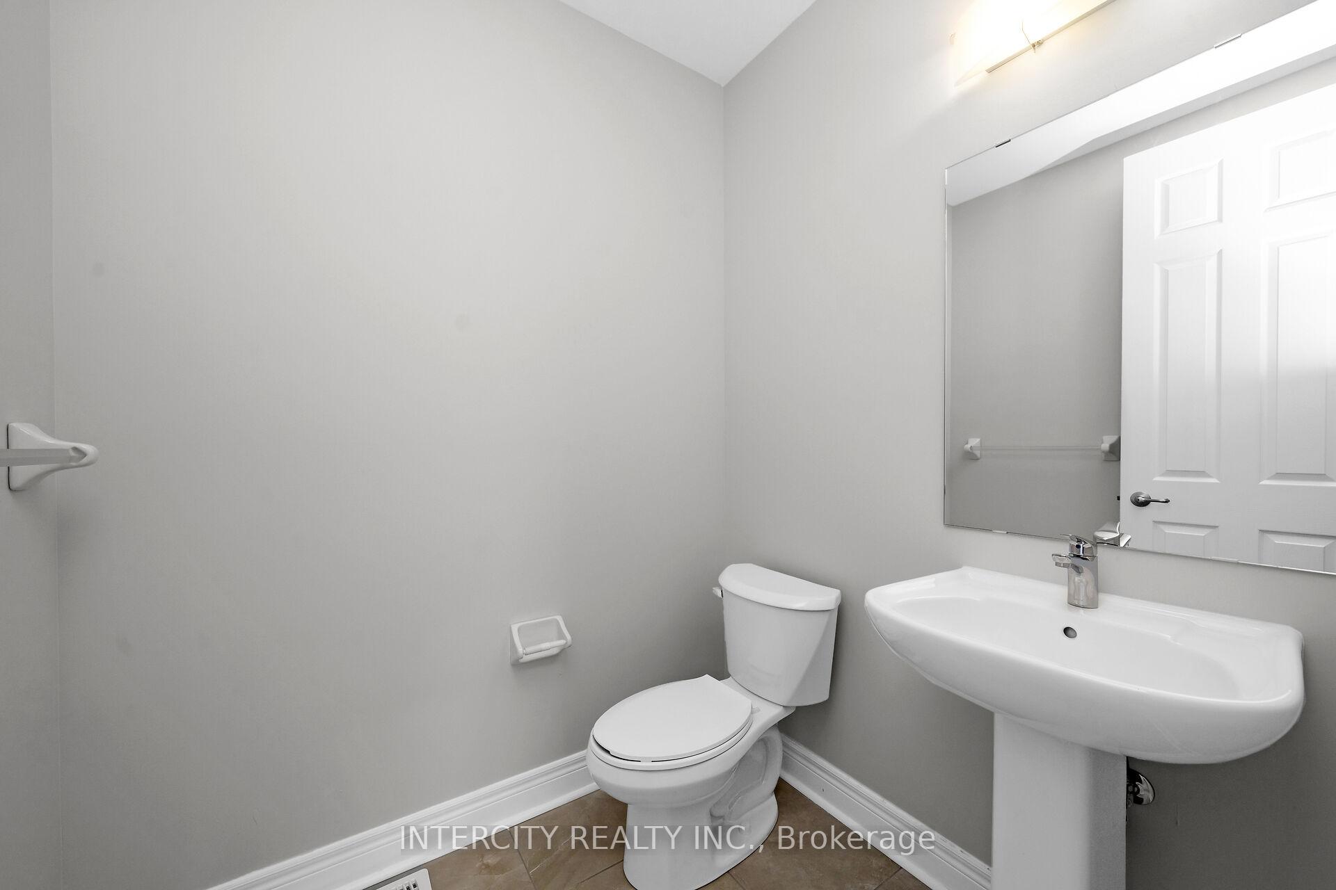 Photo 4 of 29 Kessler Drive, Brampton, Sandringham-Wellington North — HOMEH