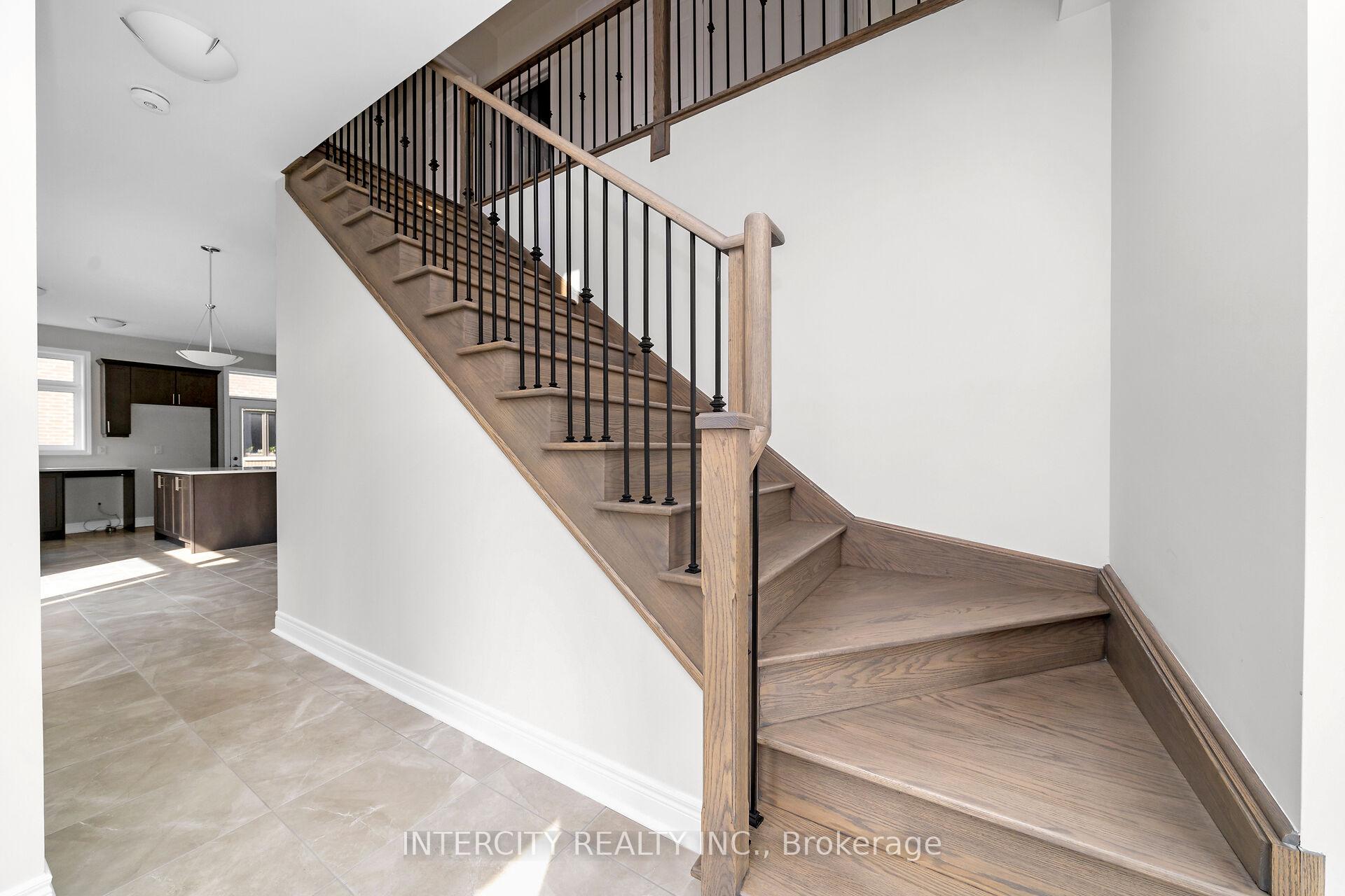 Photo 15 of 29 Kessler Drive, Brampton, Sandringham-Wellington North — HOMEH