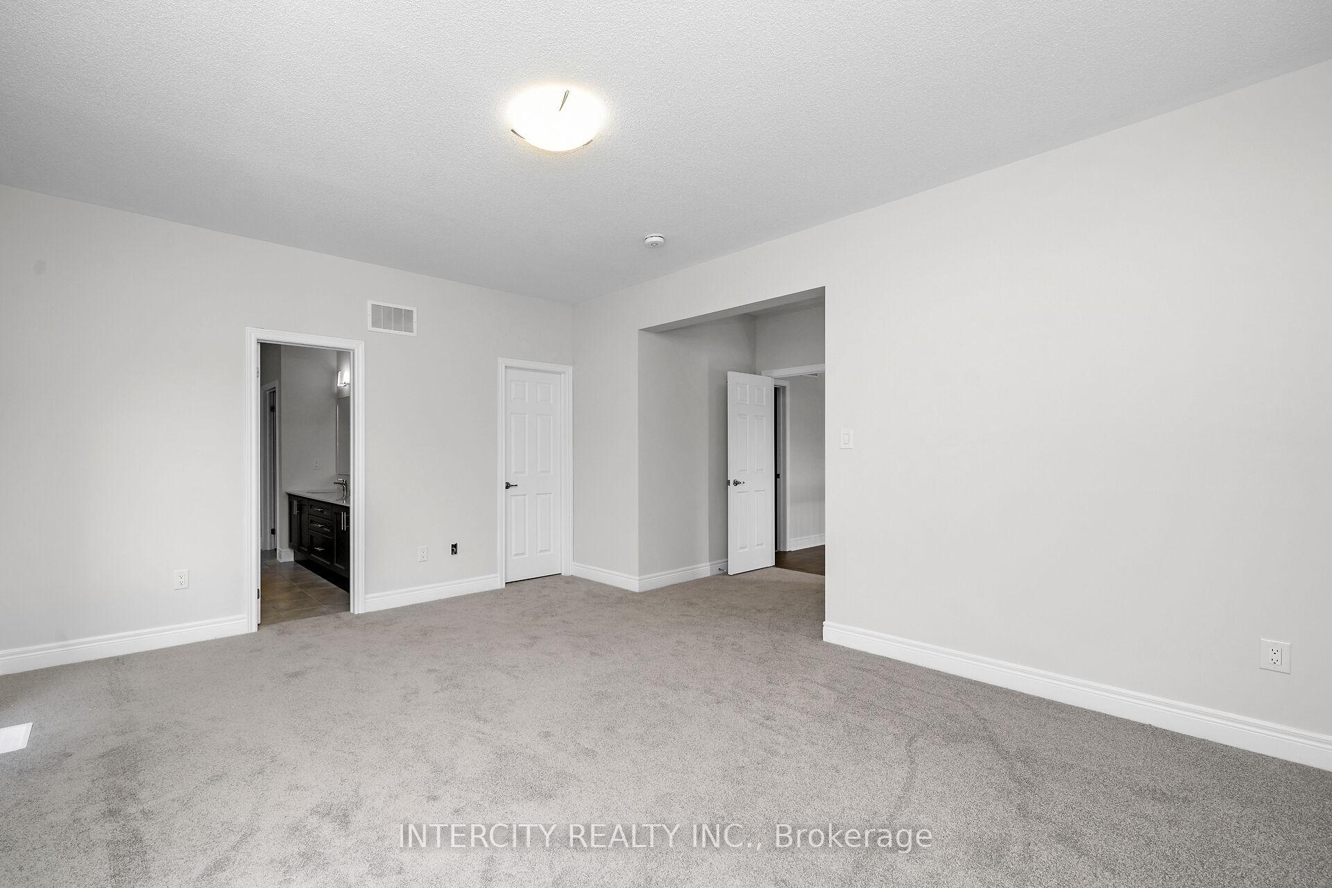 Photo 5 of 29 Kessler Drive, Brampton, Sandringham-Wellington North — HOMEH