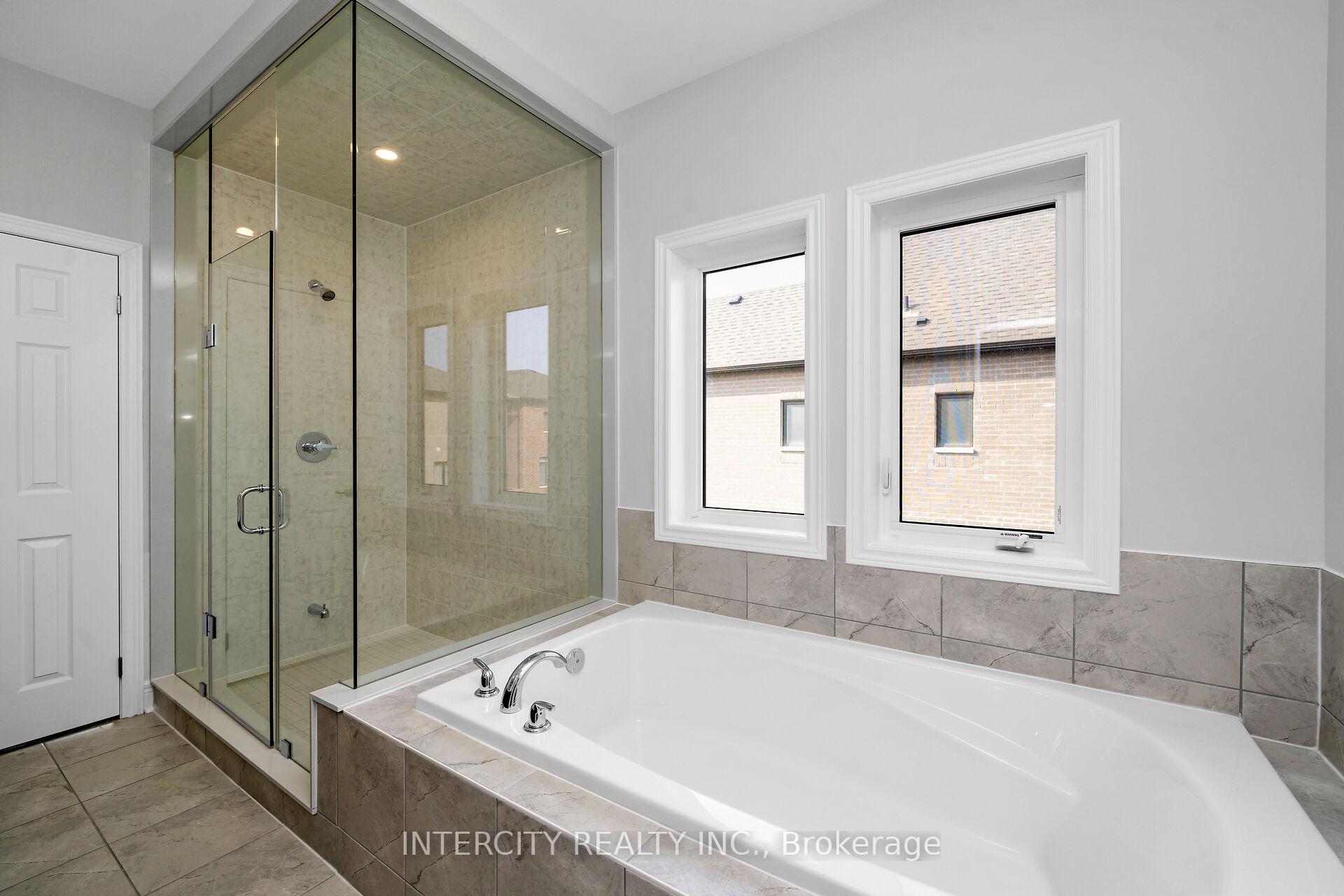 Photo 21 of 29 Kessler Drive, Brampton, Sandringham-Wellington North — HOMEH