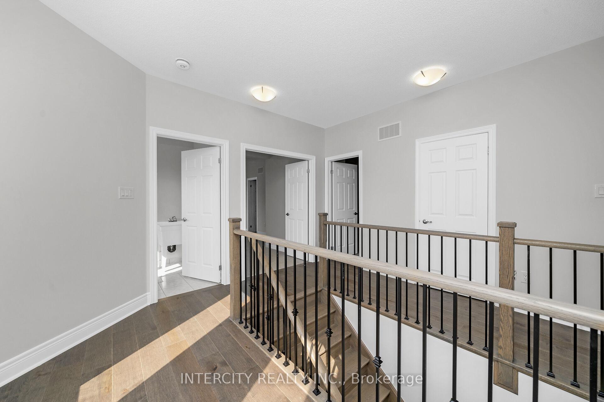 Photo 12 of 29 Kessler Drive, Brampton, Sandringham-Wellington North — HOMEH