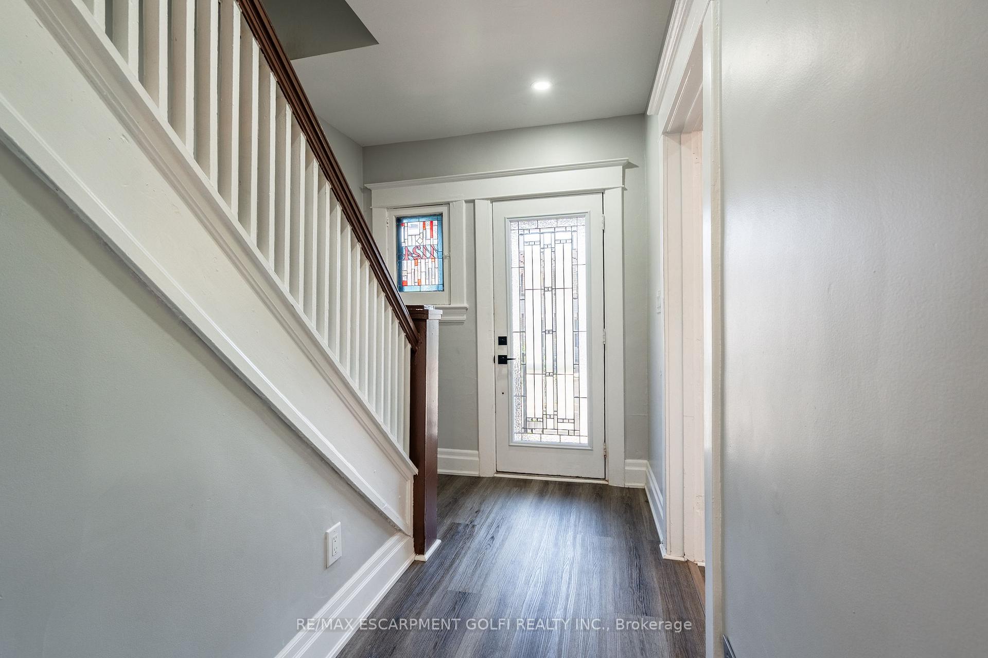 Photo 5 of 1124 Cannon Street E, Hamilton, Crown Point — HOMEH