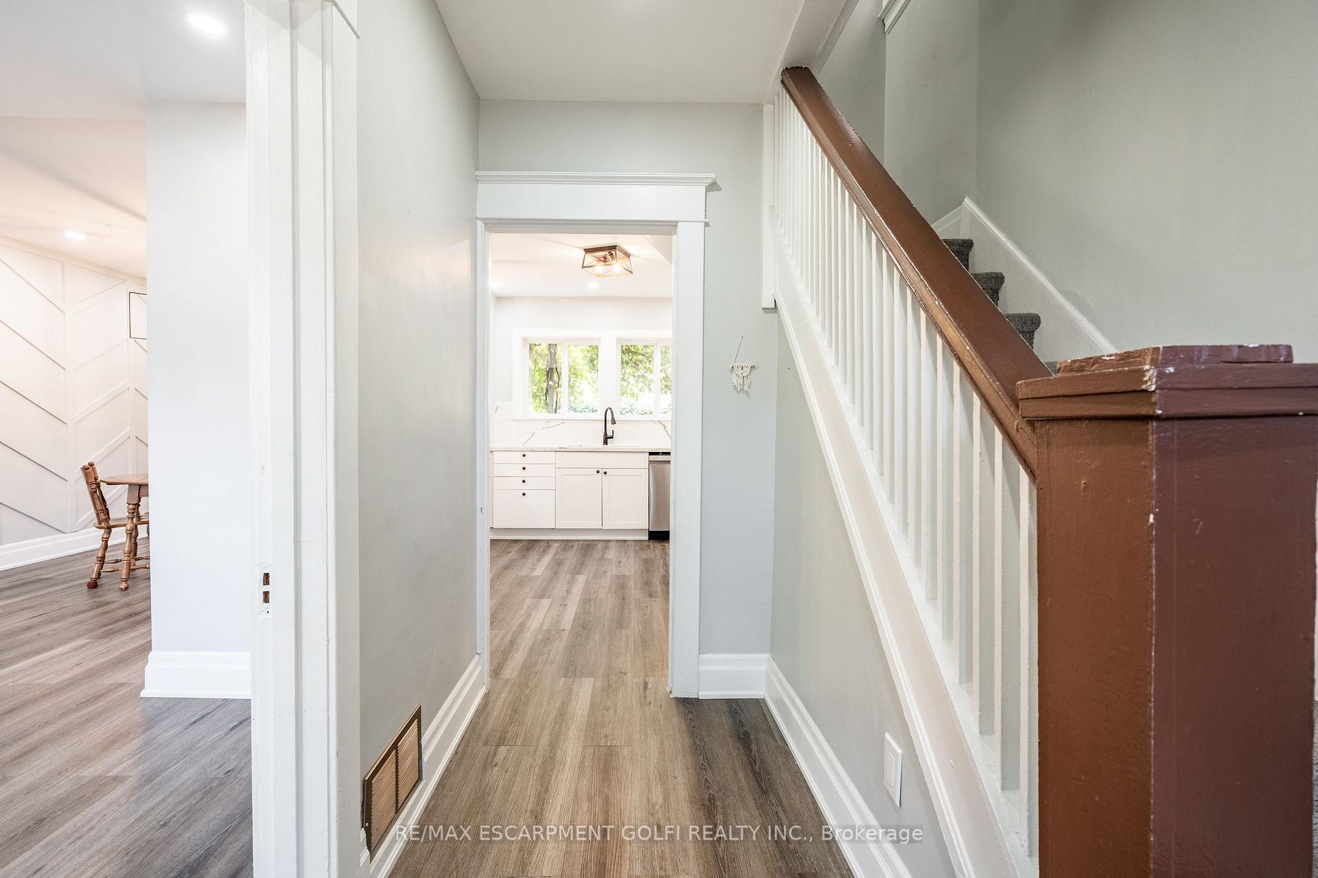 Photo 3 of 1124 Cannon Street E, Hamilton, Crown Point — HOMEH