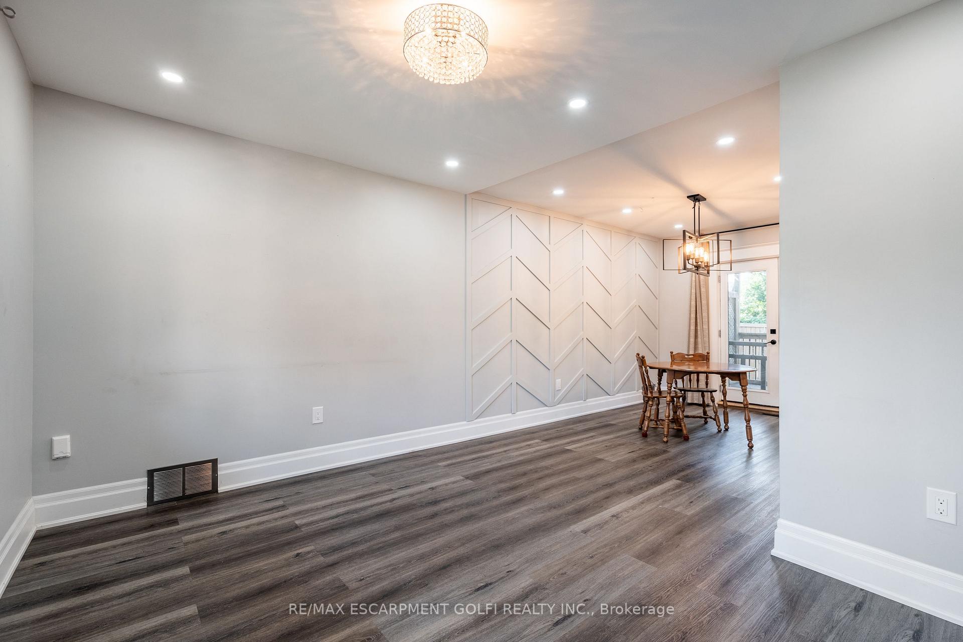 Photo 20 of 1124 Cannon Street E, Hamilton, Crown Point — HOMEH