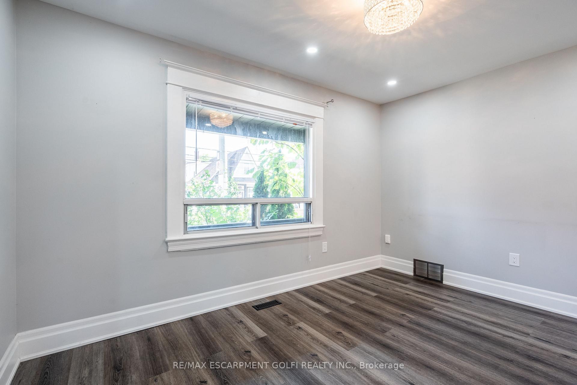 Photo 16 of 1124 Cannon Street E, Hamilton, Crown Point — HOMEH