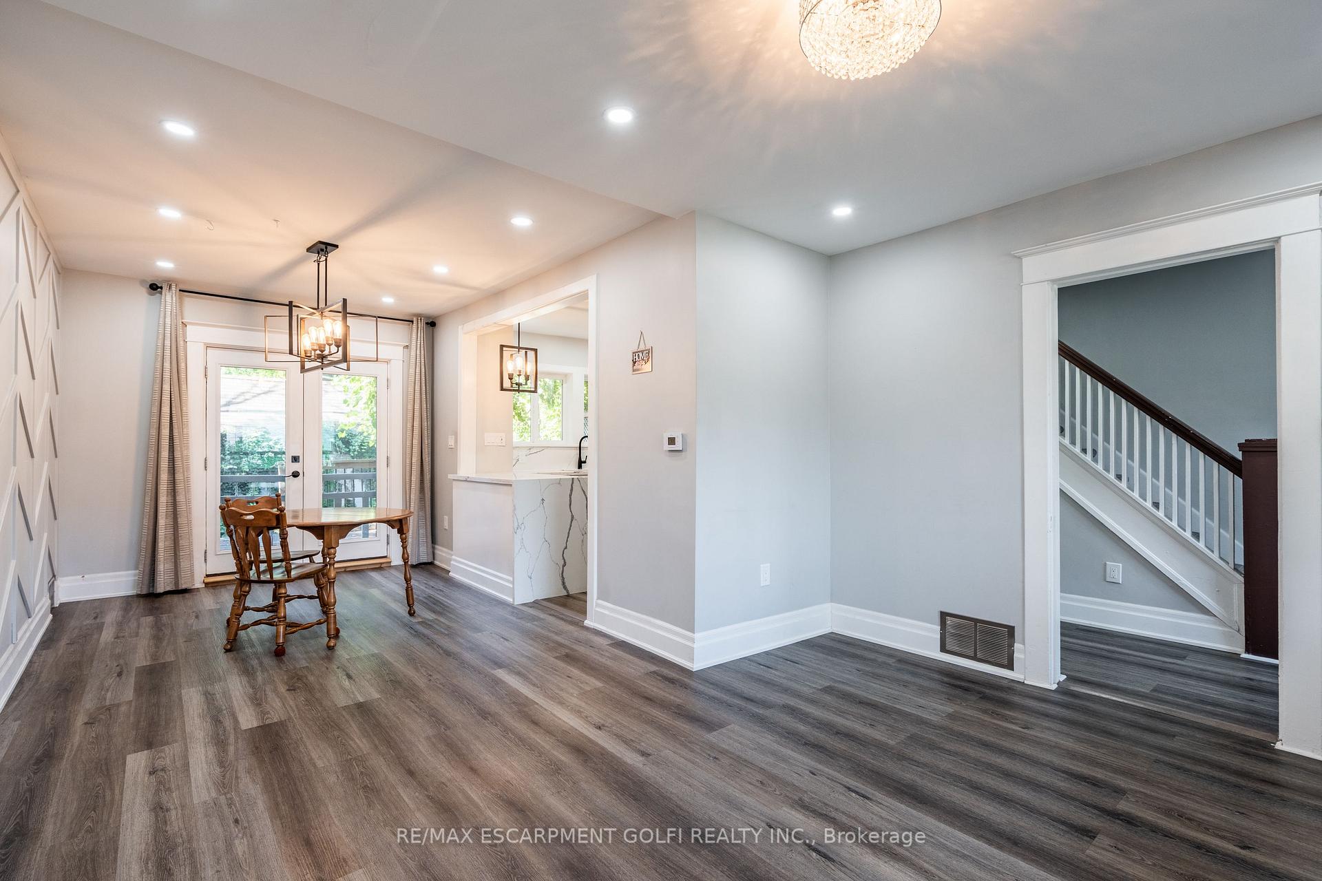 Photo 6 of 1124 Cannon Street E, Hamilton, Crown Point — HOMEH