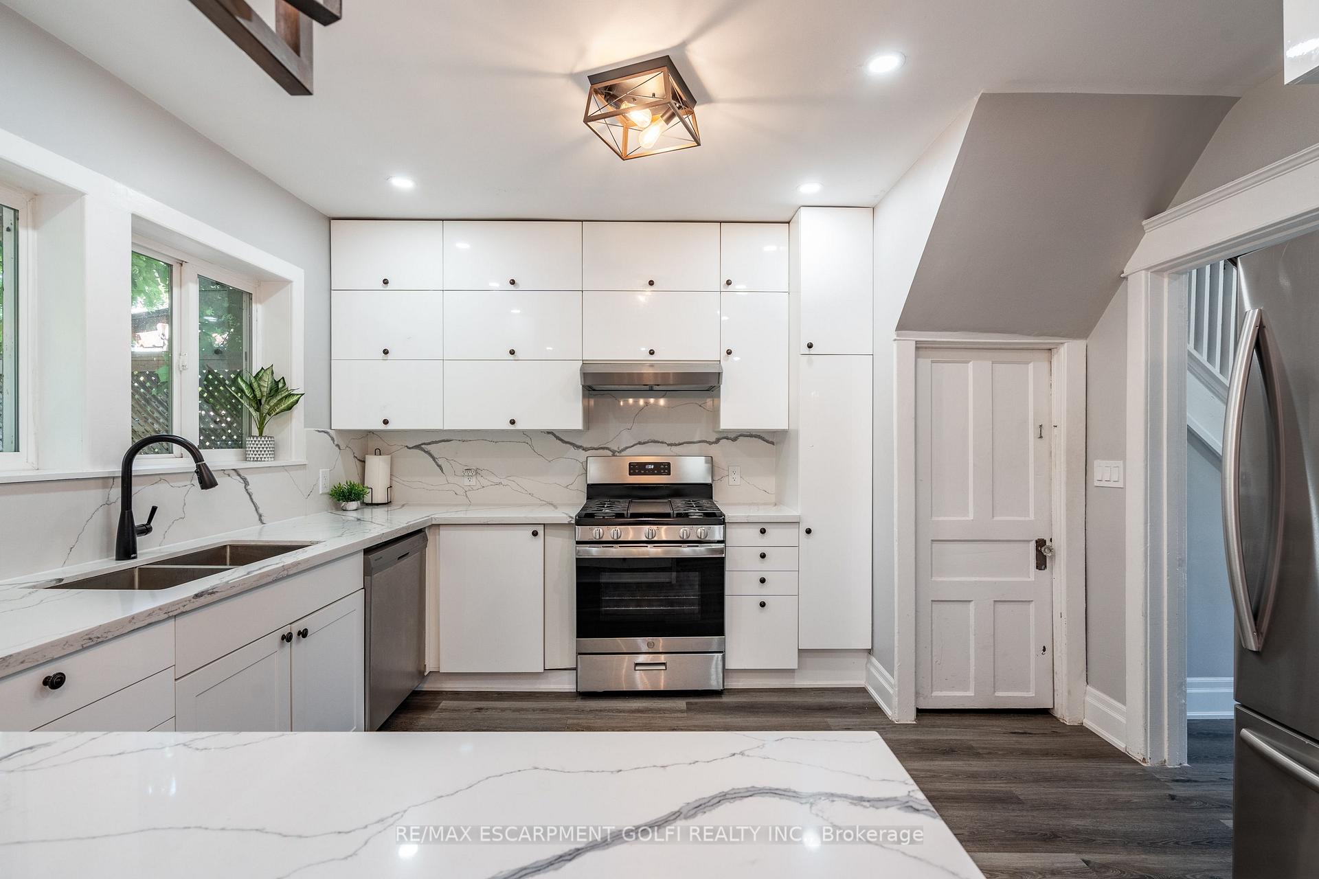 Photo 9 of 1124 Cannon Street E, Hamilton, Crown Point — HOMEH