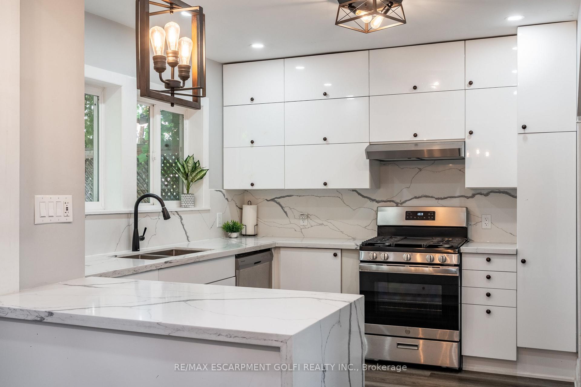 Photo 13 of 1124 Cannon Street E, Hamilton, Crown Point — HOMEH