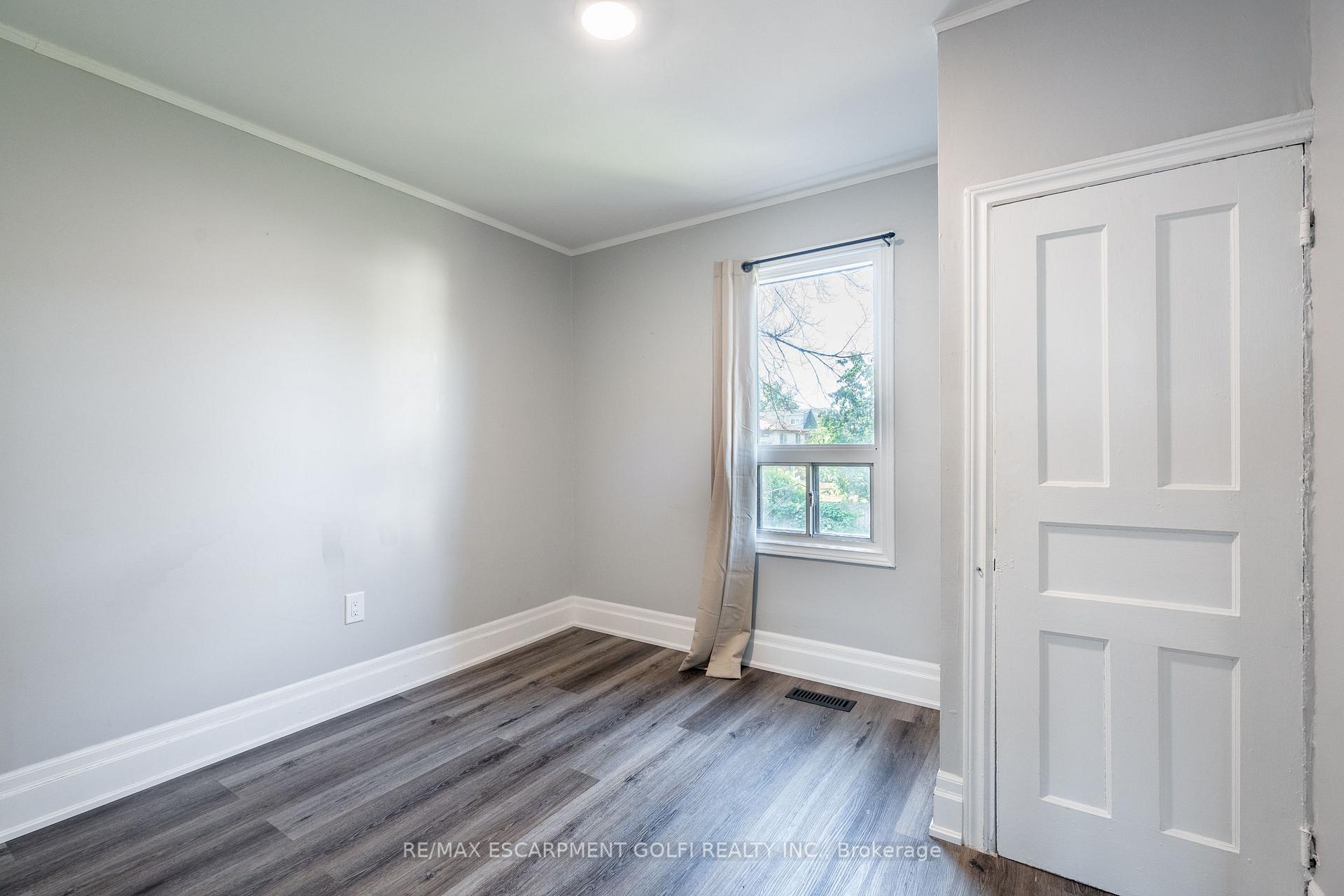 Photo 23 of 1124 Cannon Street E, Hamilton, Crown Point — HOMEH