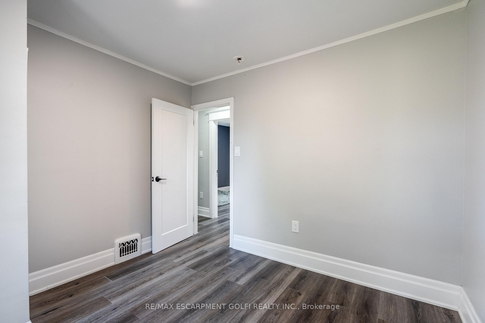 Photo 11 of 1124 Cannon Street E, Hamilton, Crown Point — HOMEH