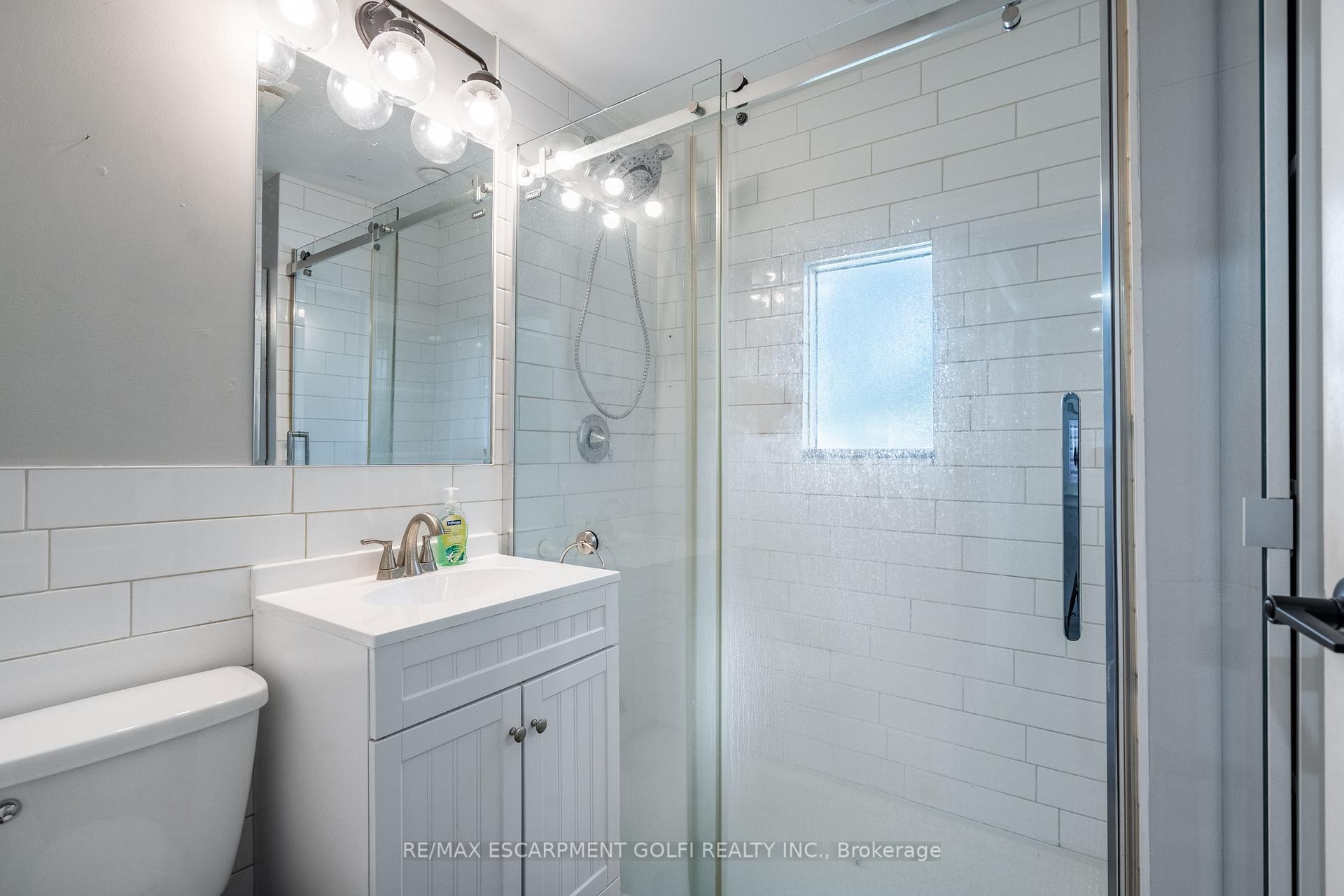 Photo 17 of 1124 Cannon Street E, Hamilton, Crown Point — HOMEH