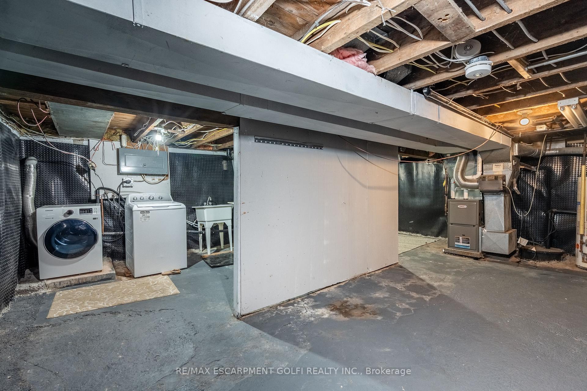 Photo 29 of 1124 Cannon Street E, Hamilton, Crown Point — HOMEH