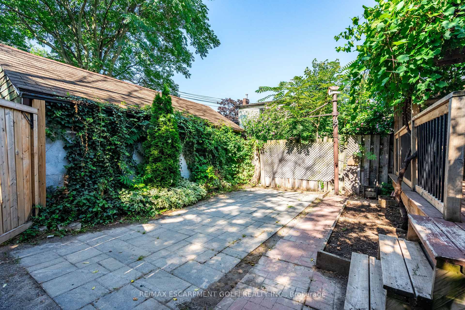 Photo 32 of 1124 Cannon Street E, Hamilton, Crown Point — HOMEH