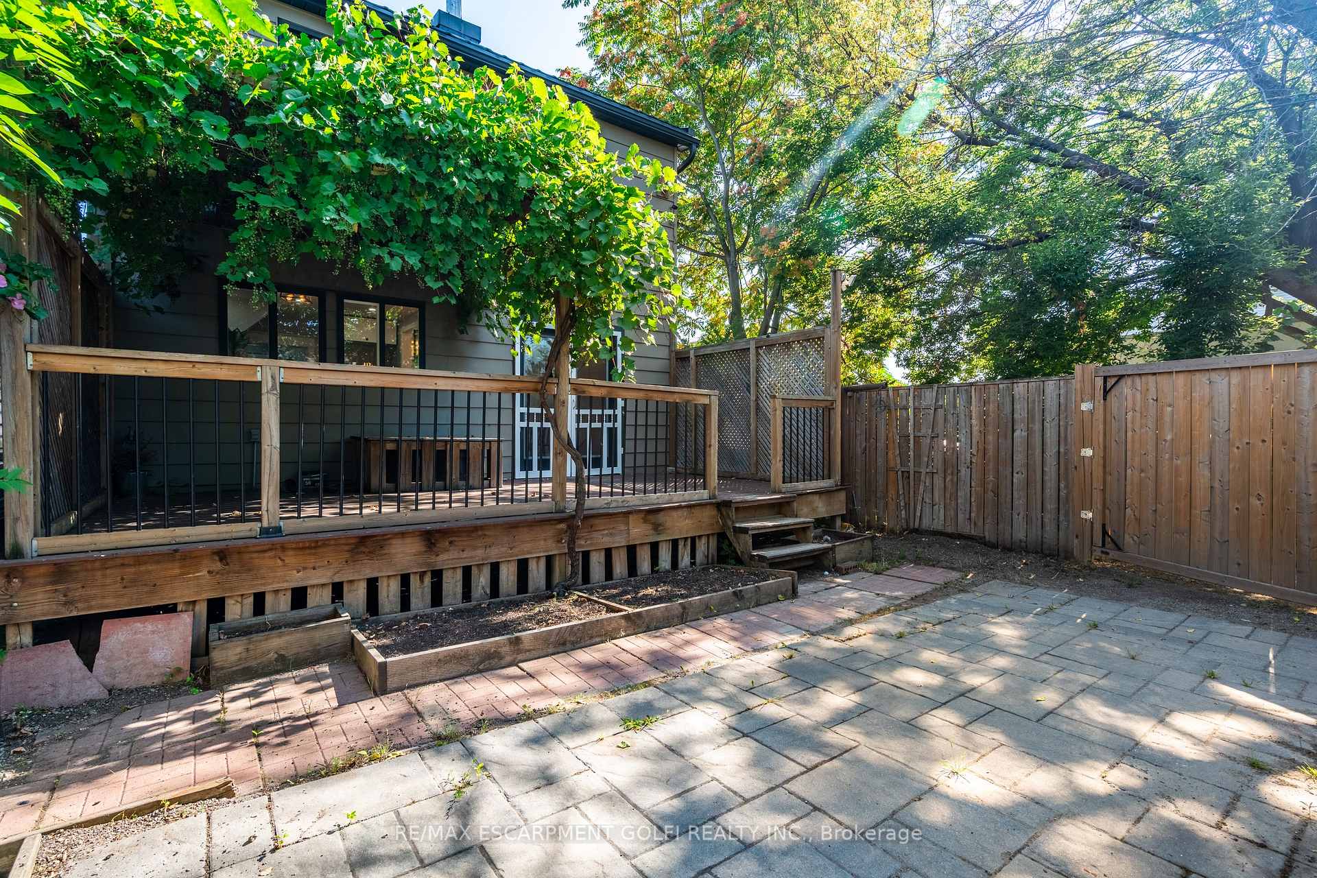 Photo 31 of 1124 Cannon Street E, Hamilton, Crown Point — HOMEH
