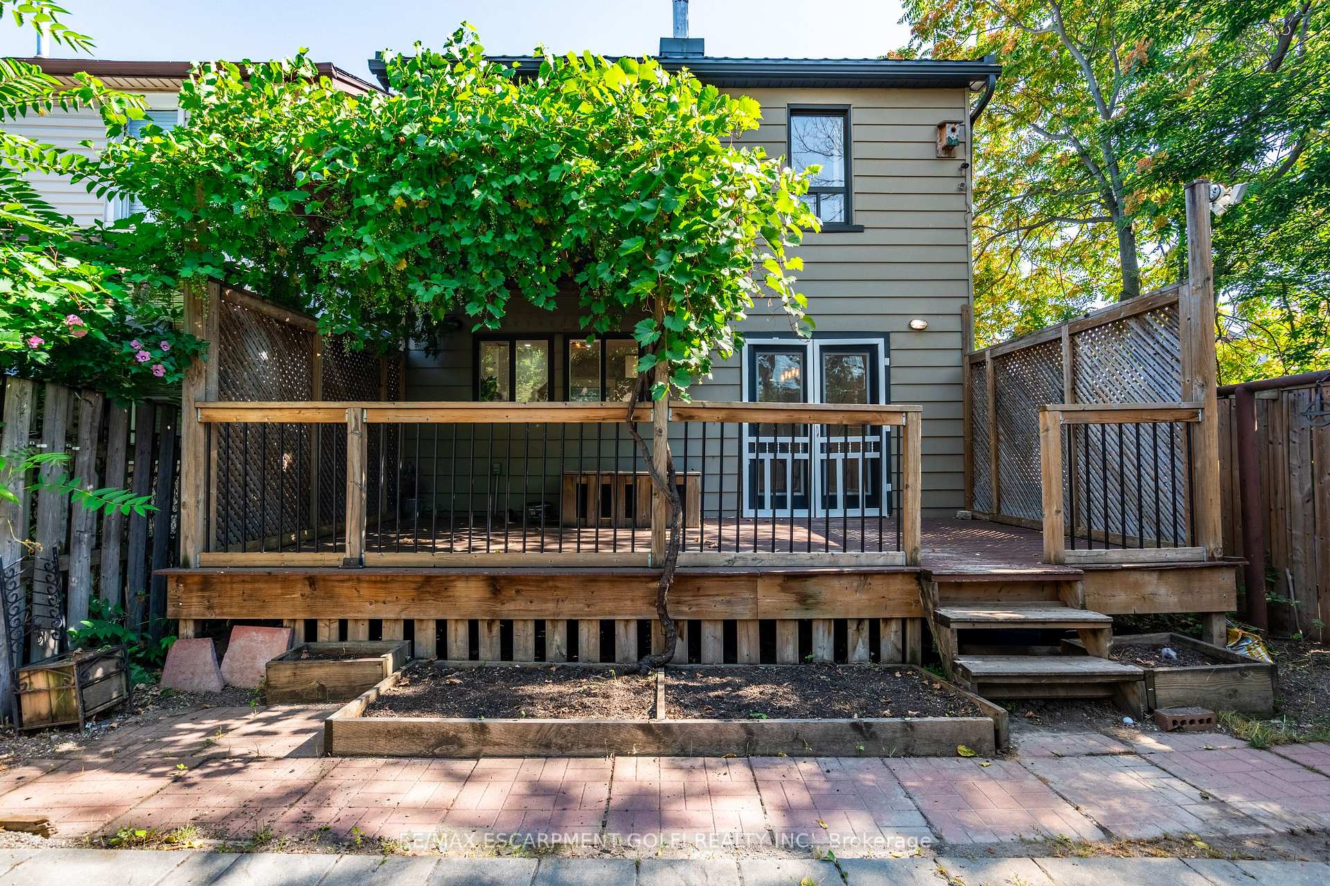 Photo 33 of 1124 Cannon Street E, Hamilton, Crown Point — HOMEH