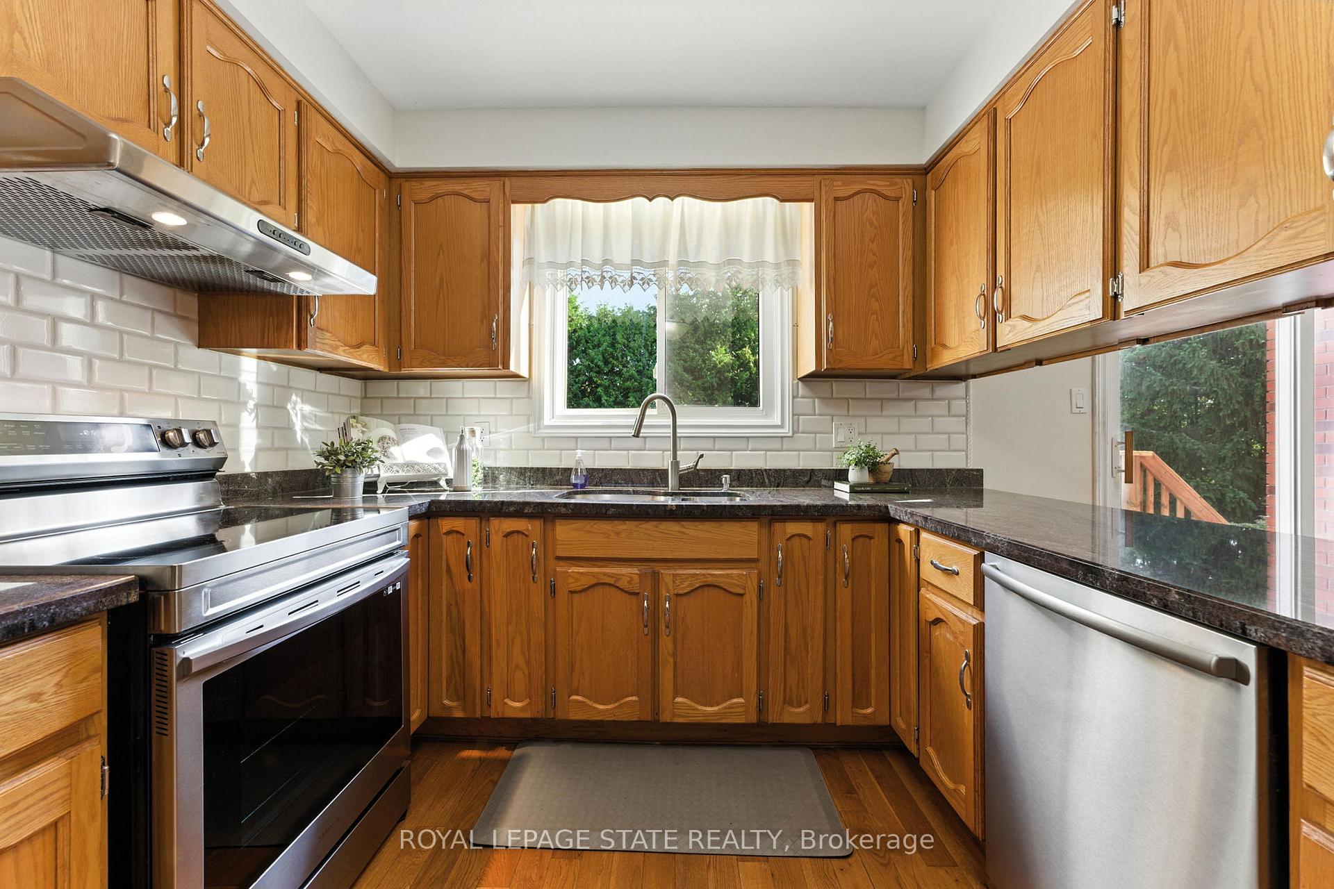 Photo 10 of 286 Lloyminn Avenue, Hamilton, Ancaster — HOMEH