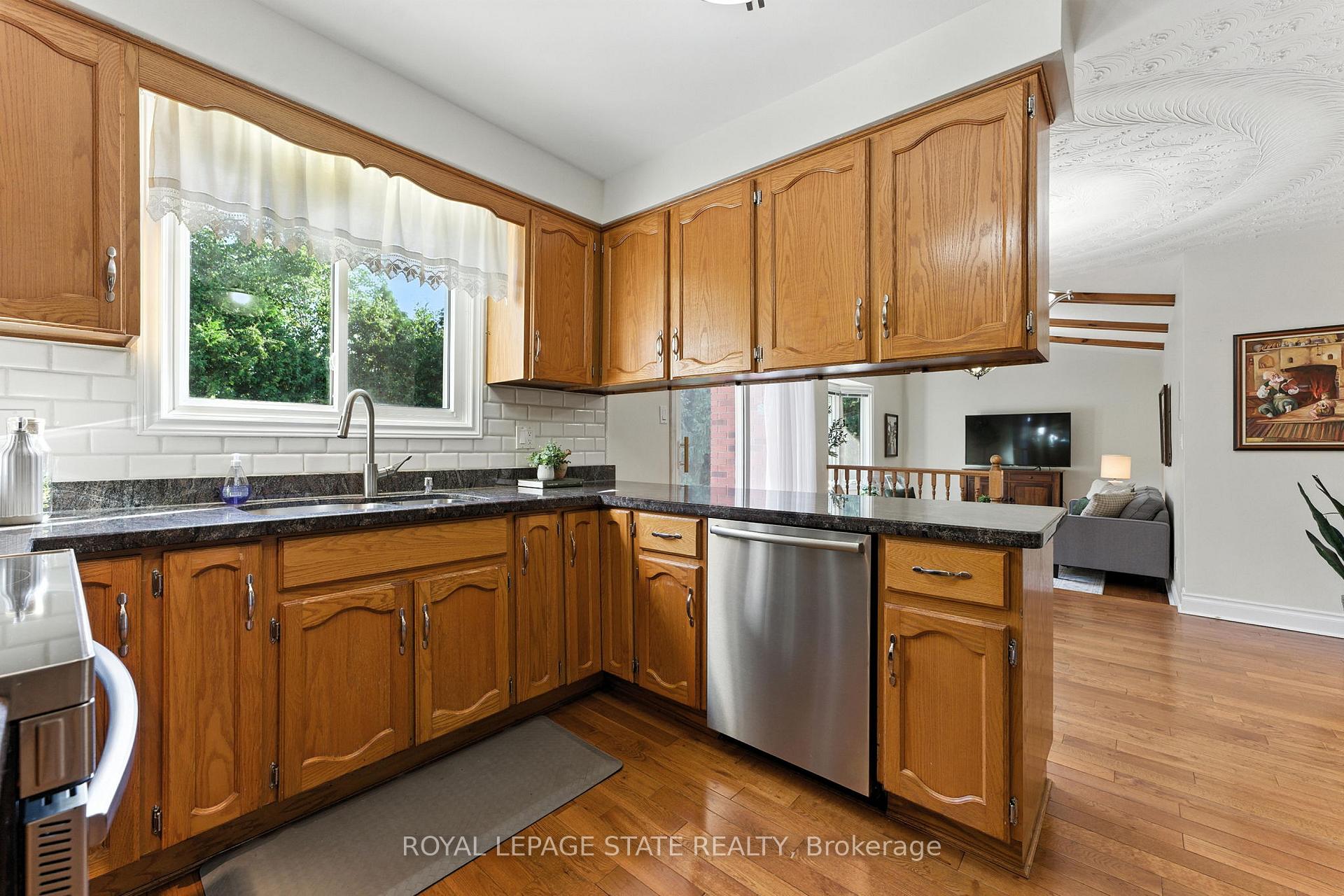 Photo 13 of 286 Lloyminn Avenue, Hamilton, Ancaster — HOMEH