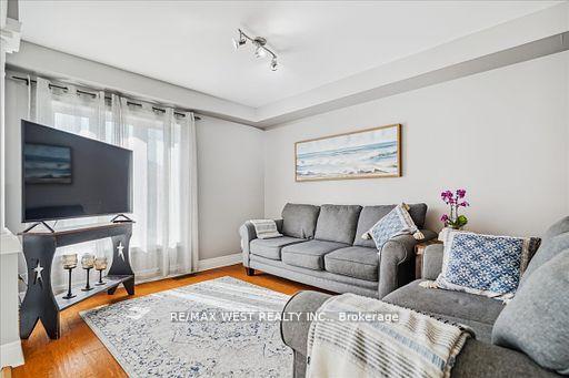 Photo 2 of 11 Dewell Crescent, Clarington, Courtice — HOMEH