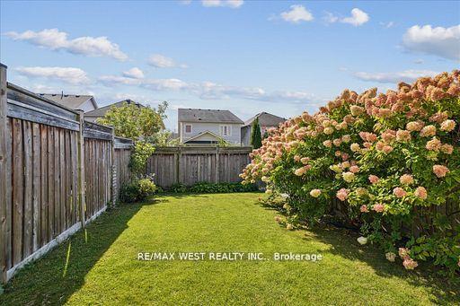 Photo 8 of 11 Dewell Crescent, Clarington, Courtice — HOMEH