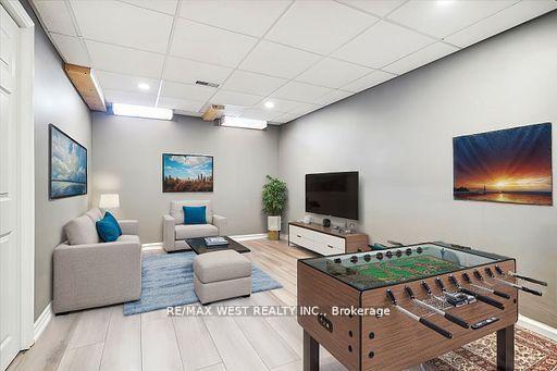 Photo 9 of 11 Dewell Crescent, Clarington, Courtice — HOMEH