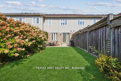 Photo 10 of 11 Dewell Crescent, Clarington, Courtice — HOMEH
