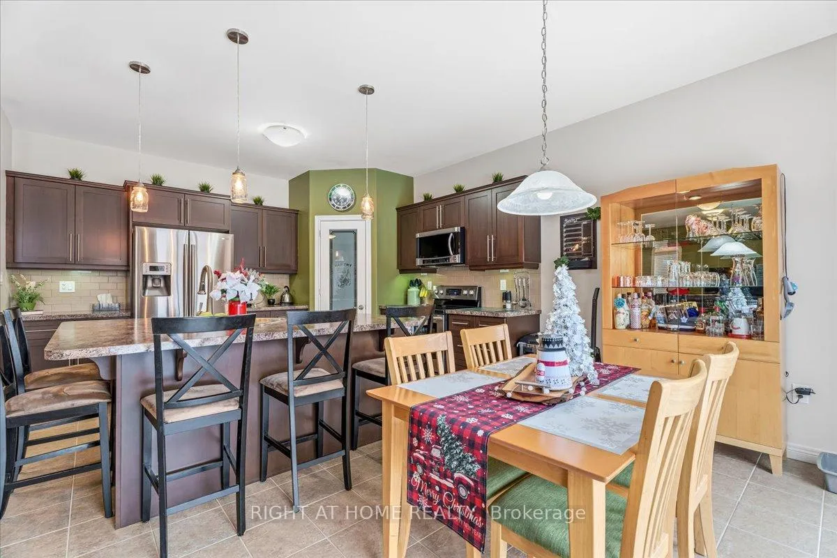 Photo 14 of 64 Royal Winter Drive, Hamilton, Binbrook — HOMEH