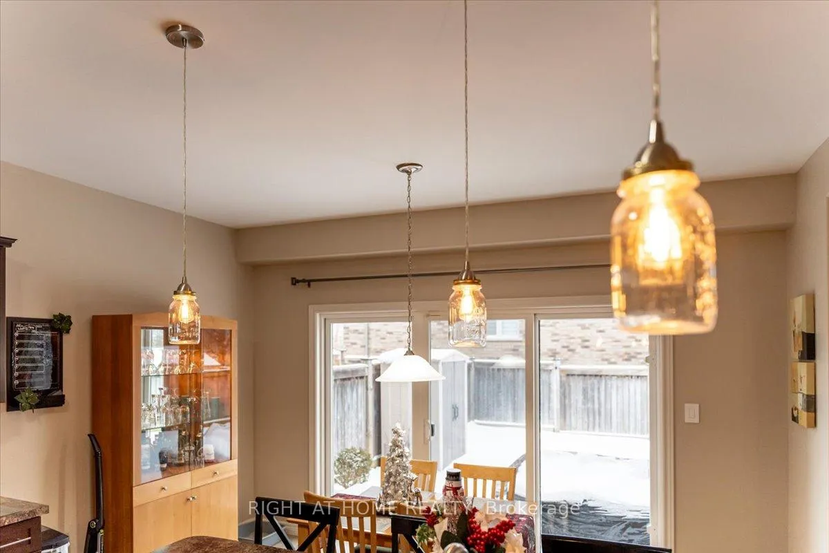 Photo 15 of 64 Royal Winter Drive, Hamilton, Binbrook — HOMEH