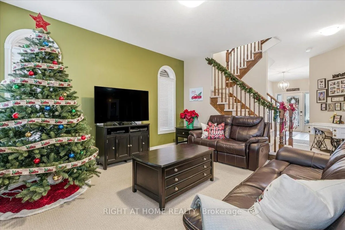 Photo 16 of 64 Royal Winter Drive, Hamilton, Binbrook — HOMEH