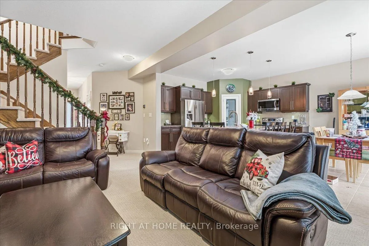 Photo 17 of 64 Royal Winter Drive, Hamilton, Binbrook — HOMEH