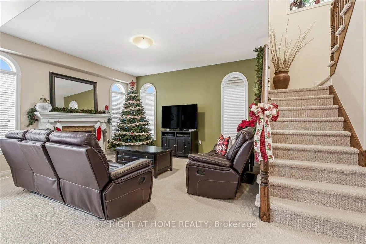 Photo 19 of 64 Royal Winter Drive, Hamilton, Binbrook — HOMEH