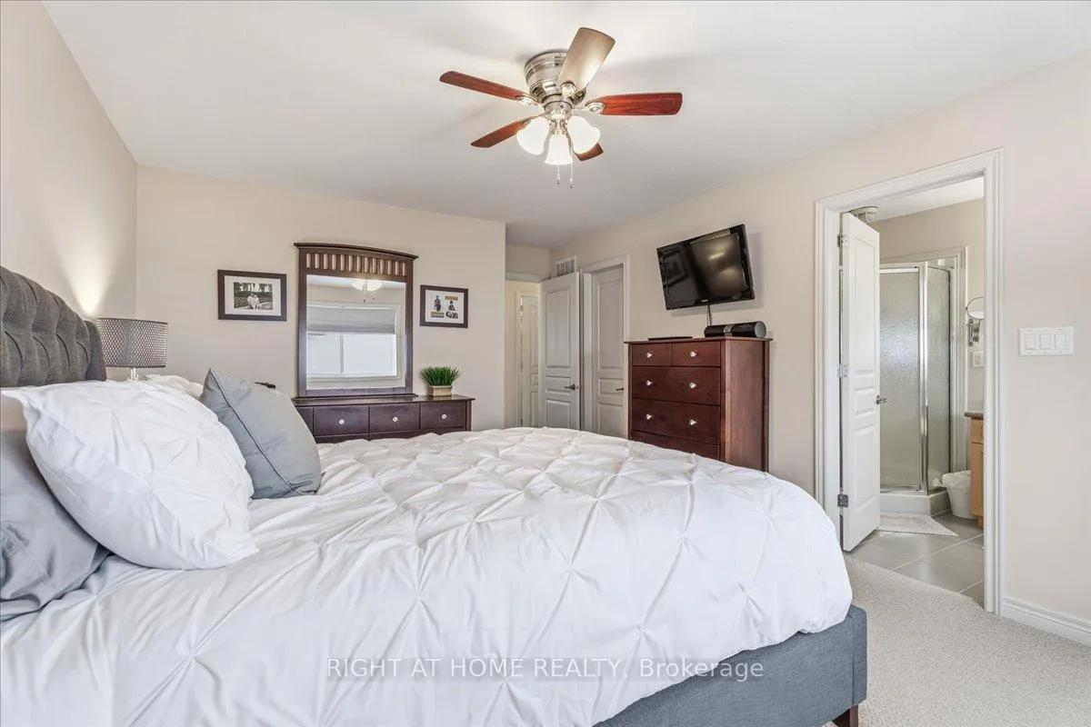 Photo 22 of 64 Royal Winter Drive, Hamilton, Binbrook — HOMEH