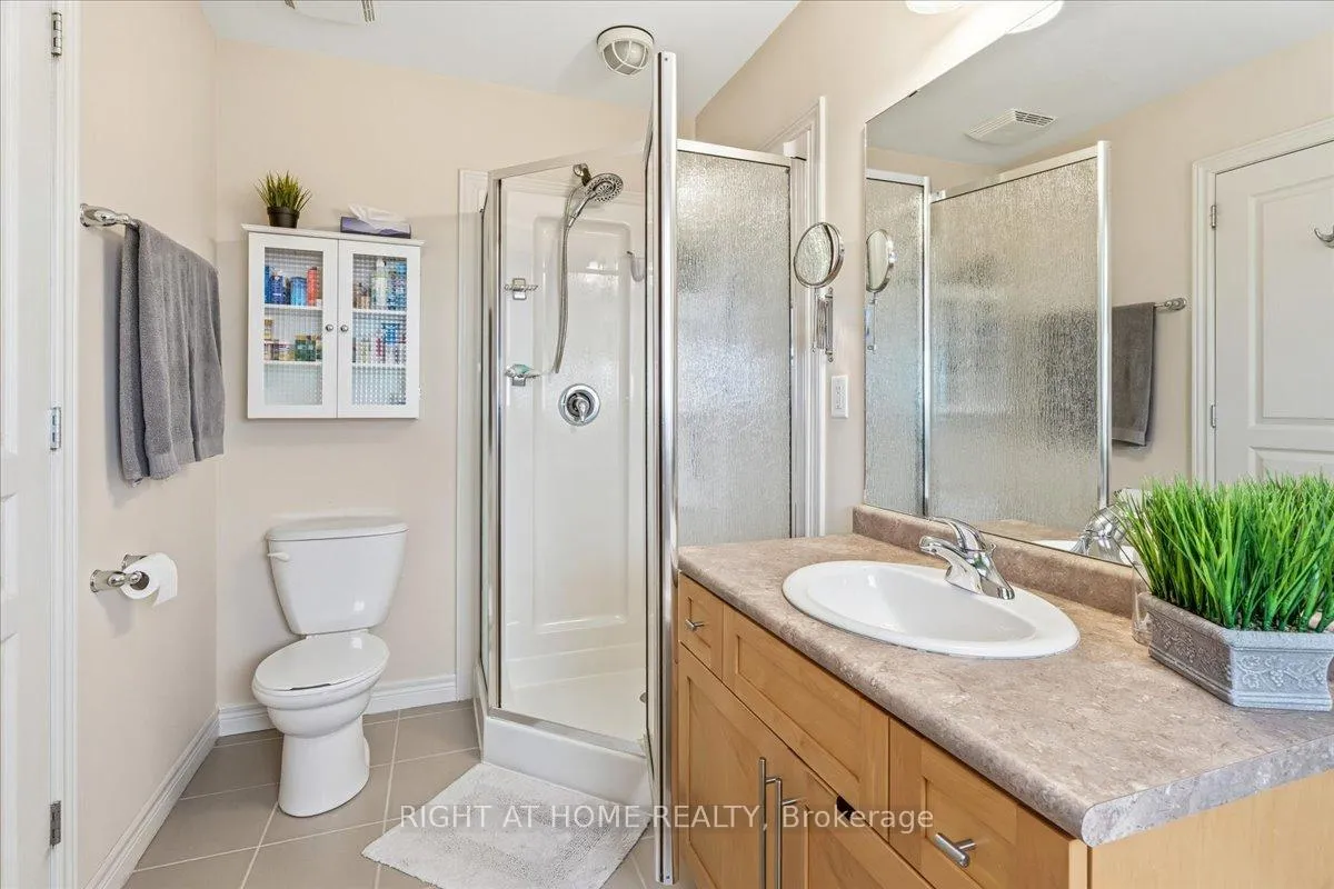 Photo 24 of 64 Royal Winter Drive, Hamilton, Binbrook — HOMEH