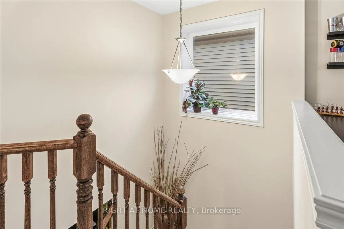 Photo 25 of 64 Royal Winter Drive, Hamilton, Binbrook — HOMEH